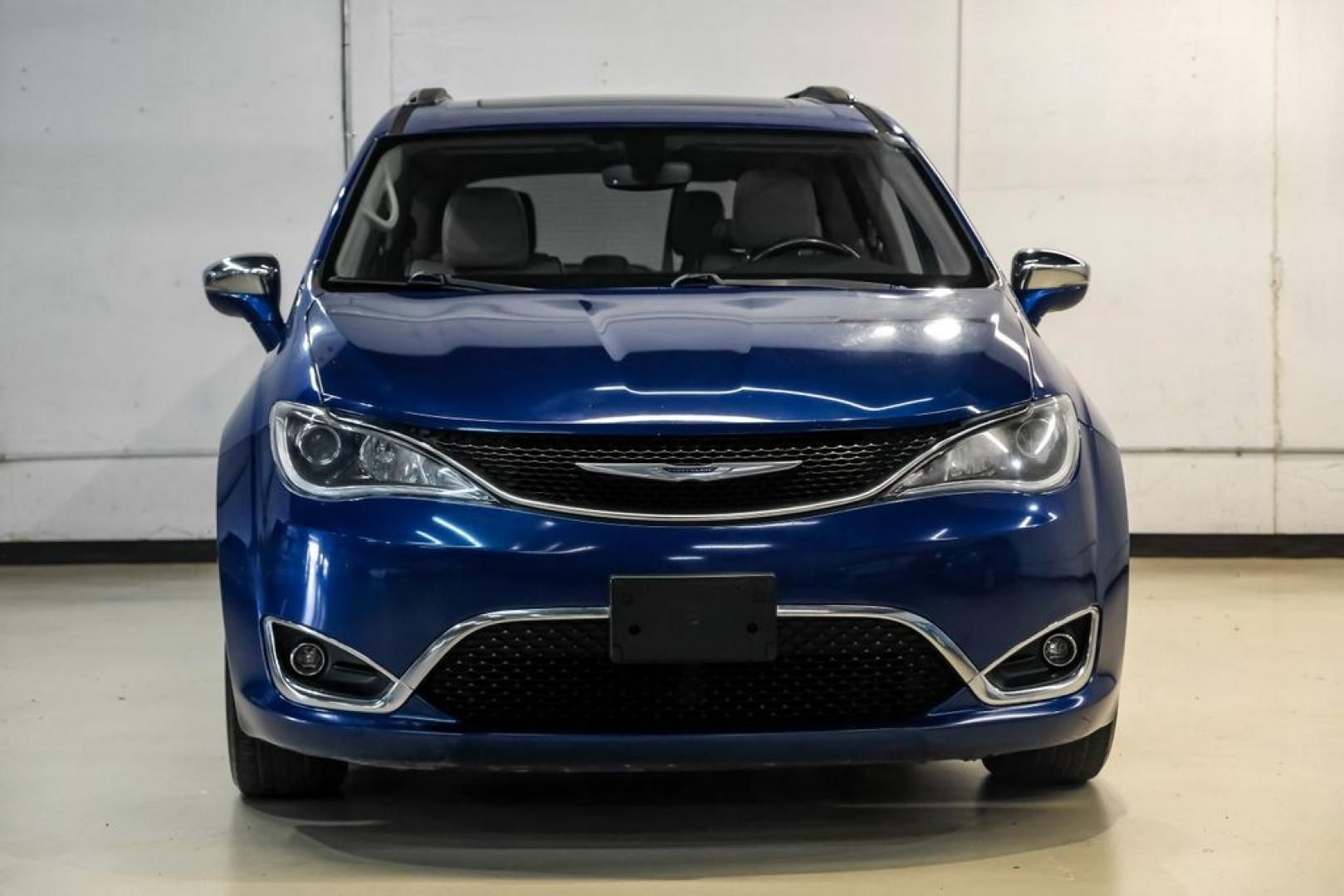 2020 Ocean Blue Metallic /Black Chrysler Pacifica Limited (2C4RC1GG0LR) with an 3.6L V6 24V VVT engine, Automatic transmission, located at 15300 Midway Rd., Addison, TX, 75001, (972) 702-0011, 32.958321, -96.838074 - Photo#7