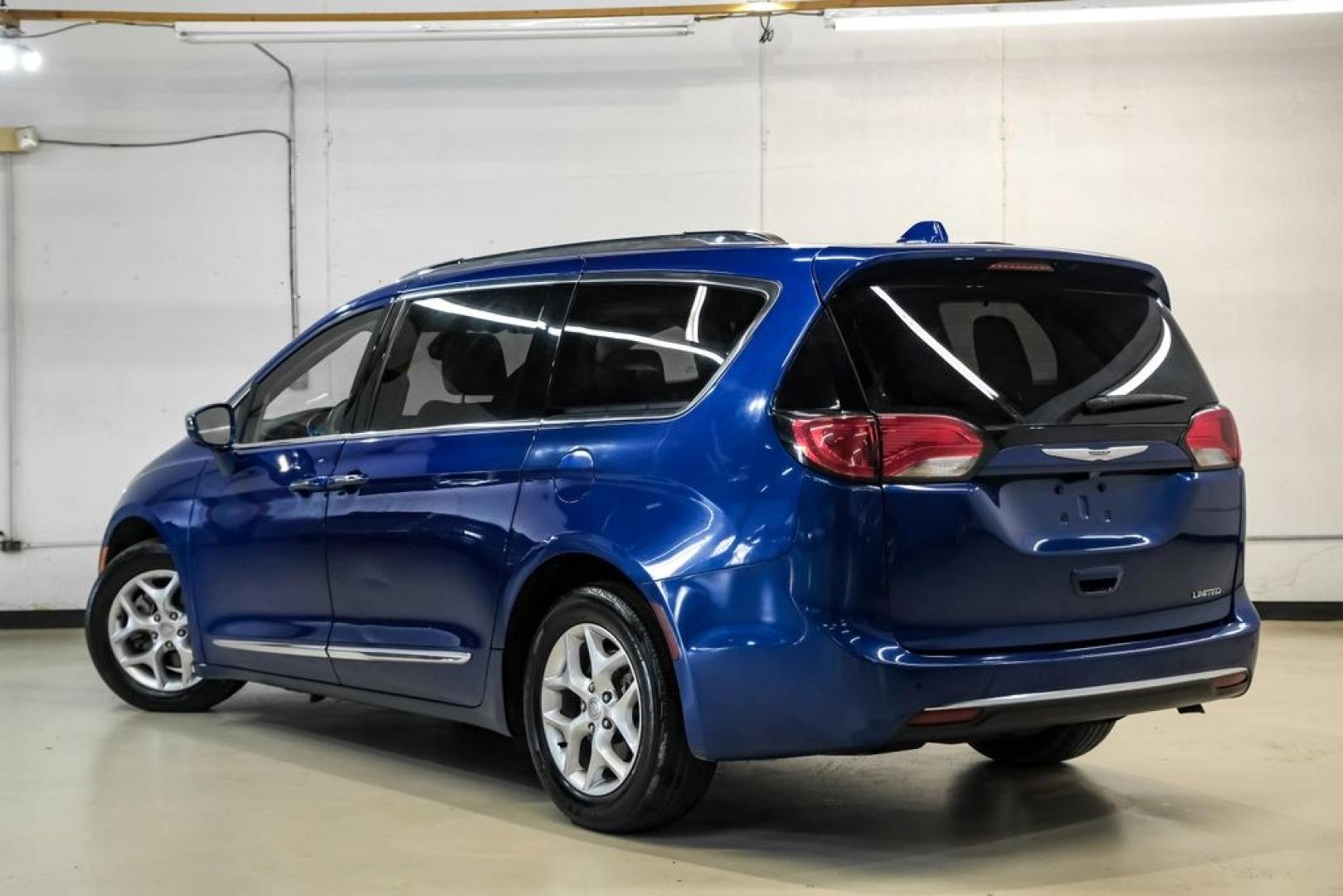 2020 Ocean Blue Metallic /Black Chrysler Pacifica Limited (2C4RC1GG0LR) with an 3.6L V6 24V VVT engine, Automatic transmission, located at 15300 Midway Rd., Addison, TX, 75001, (972) 702-0011, 32.958321, -96.838074 - Photo#12