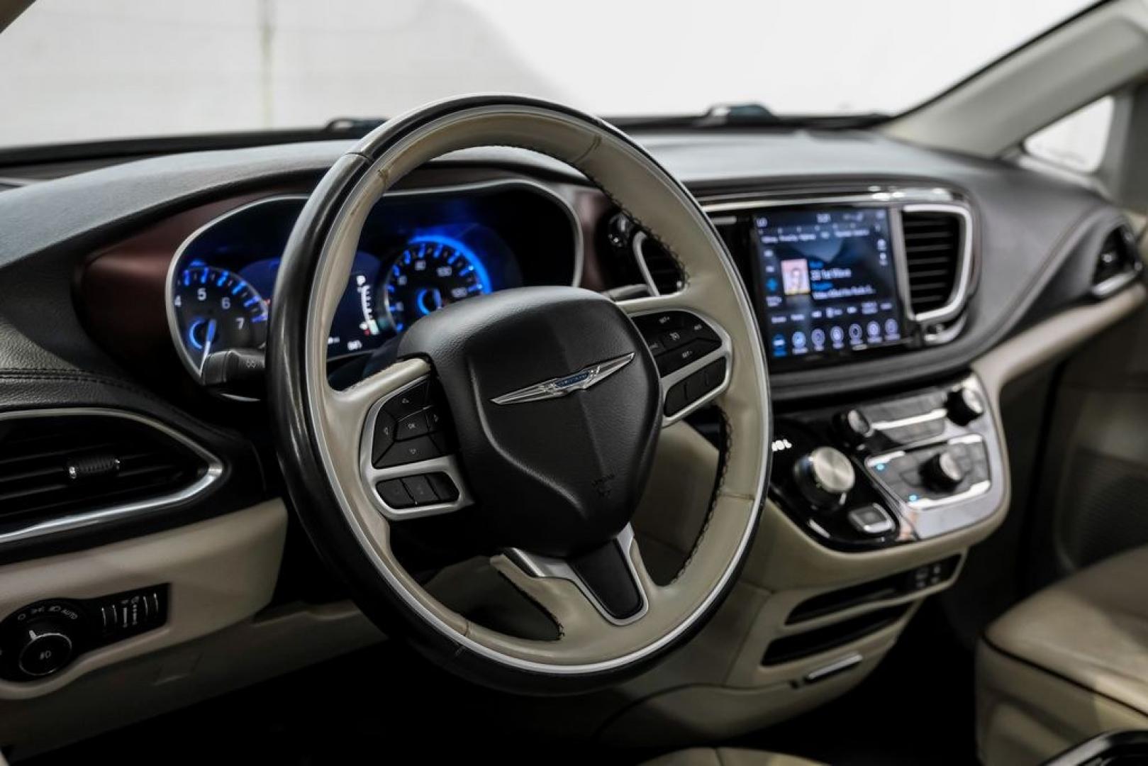 2020 Ocean Blue Metallic /Black Chrysler Pacifica Limited (2C4RC1GG0LR) with an 3.6L V6 24V VVT engine, Automatic transmission, located at 15300 Midway Rd., Addison, TX, 75001, (972) 702-0011, 32.958321, -96.838074 - Photo#19