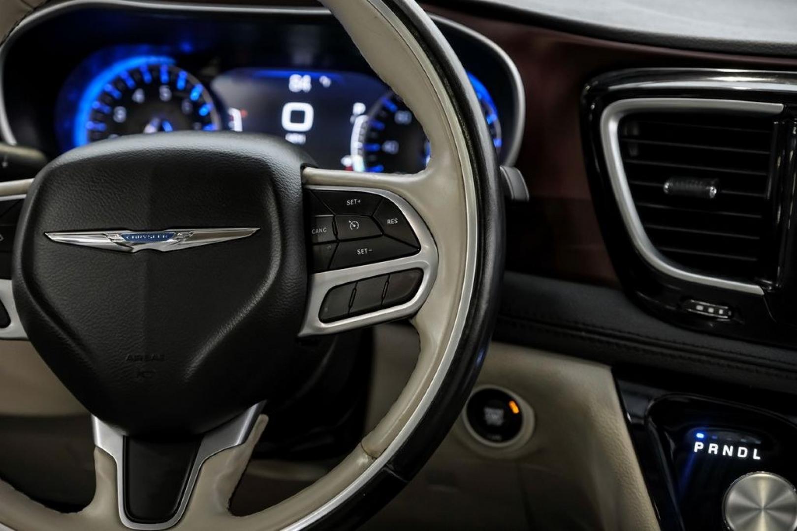 2020 Ocean Blue Metallic /Black Chrysler Pacifica Limited (2C4RC1GG0LR) with an 3.6L V6 24V VVT engine, Automatic transmission, located at 15300 Midway Rd., Addison, TX, 75001, (972) 702-0011, 32.958321, -96.838074 - Photo#21