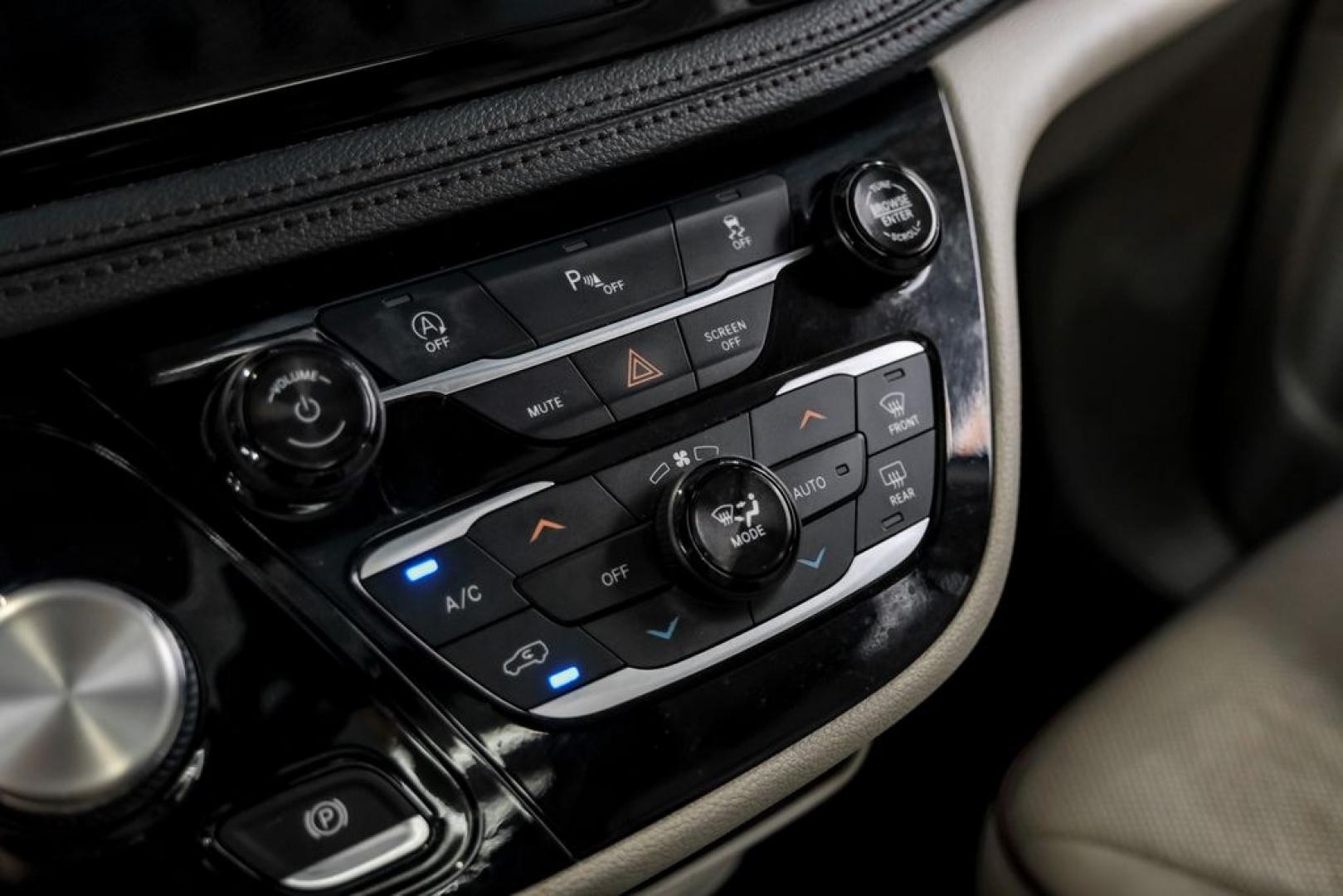 2020 Ocean Blue Metallic /Black Chrysler Pacifica Limited (2C4RC1GG0LR) with an 3.6L V6 24V VVT engine, Automatic transmission, located at 15300 Midway Rd., Addison, TX, 75001, (972) 702-0011, 32.958321, -96.838074 - Photo#26