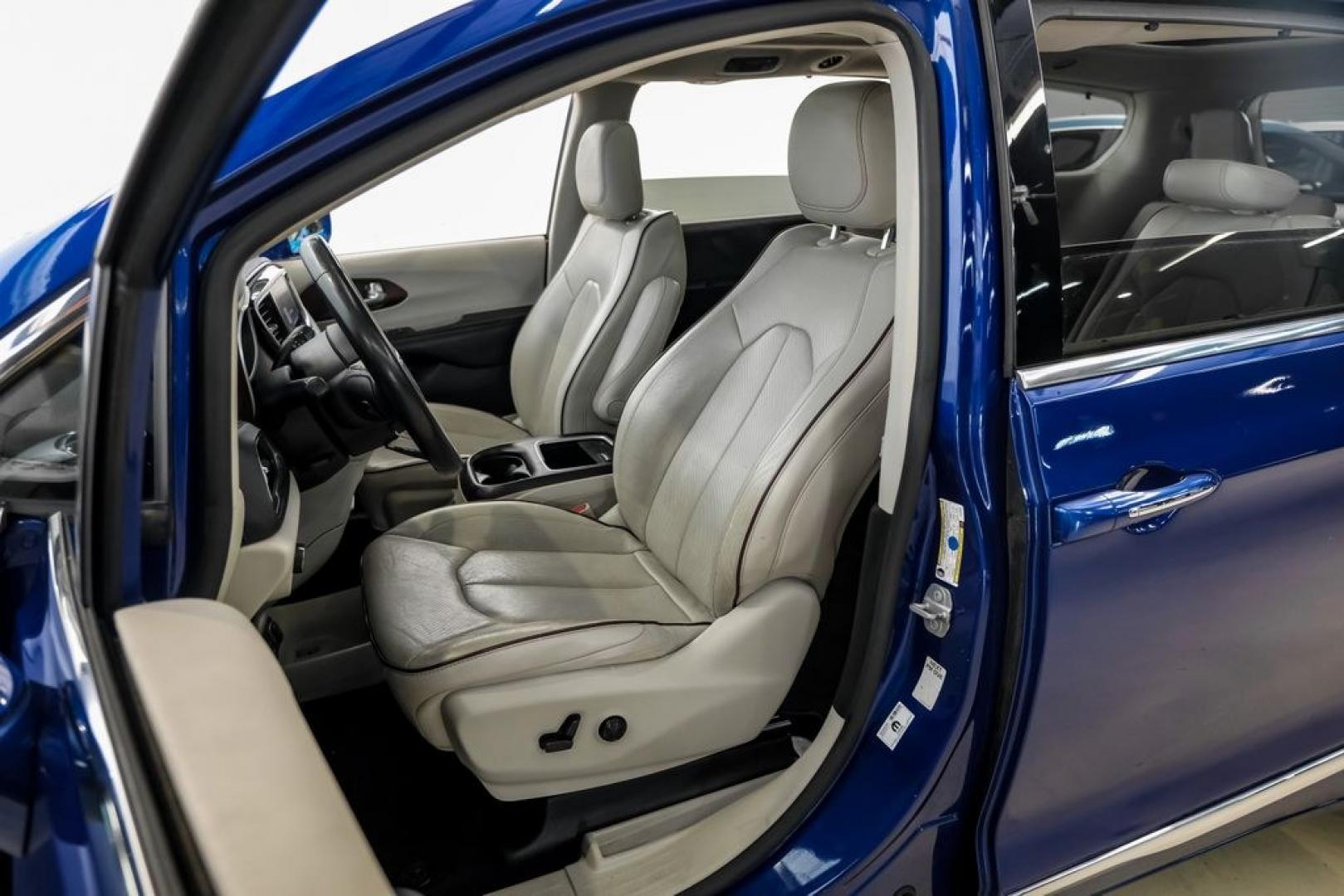 2020 Ocean Blue Metallic /Black Chrysler Pacifica Limited (2C4RC1GG0LR) with an 3.6L V6 24V VVT engine, Automatic transmission, located at 15300 Midway Rd., Addison, TX, 75001, (972) 702-0011, 32.958321, -96.838074 - Photo#30