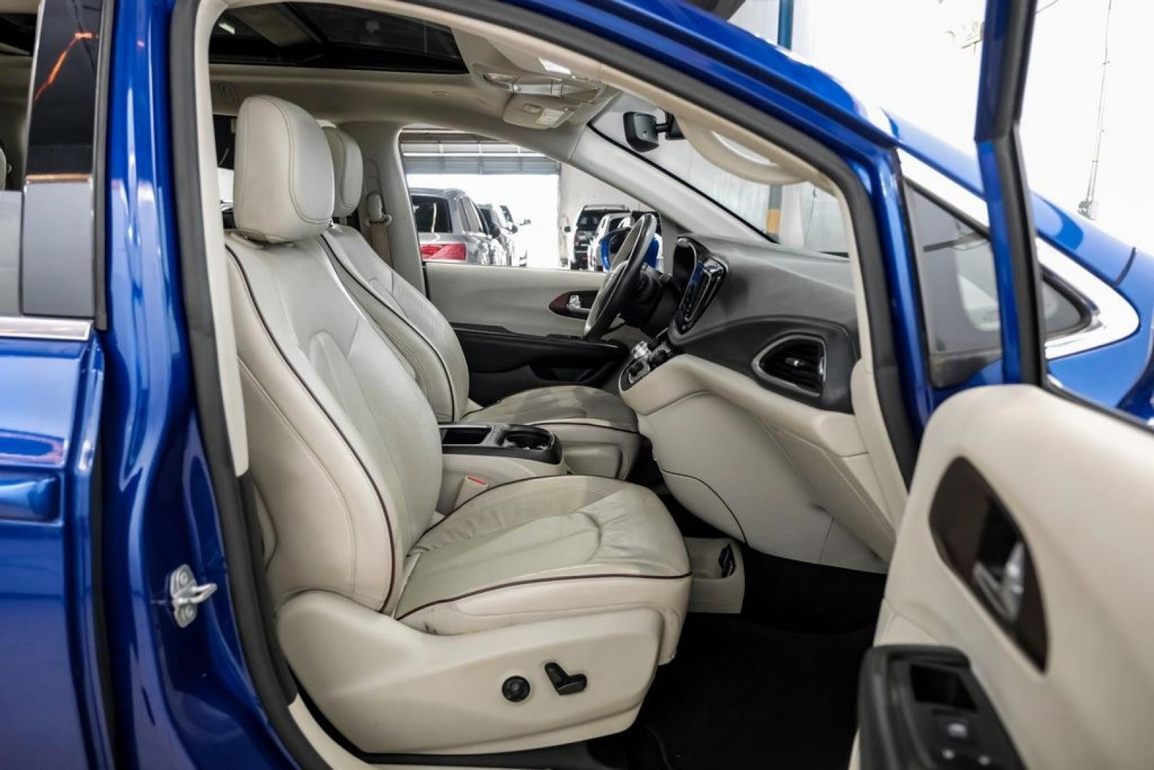 2020 Ocean Blue Metallic /Black Chrysler Pacifica Limited (2C4RC1GG0LR) with an 3.6L V6 24V VVT engine, Automatic transmission, located at 15300 Midway Rd., Addison, TX, 75001, (972) 702-0011, 32.958321, -96.838074 - Photo#31