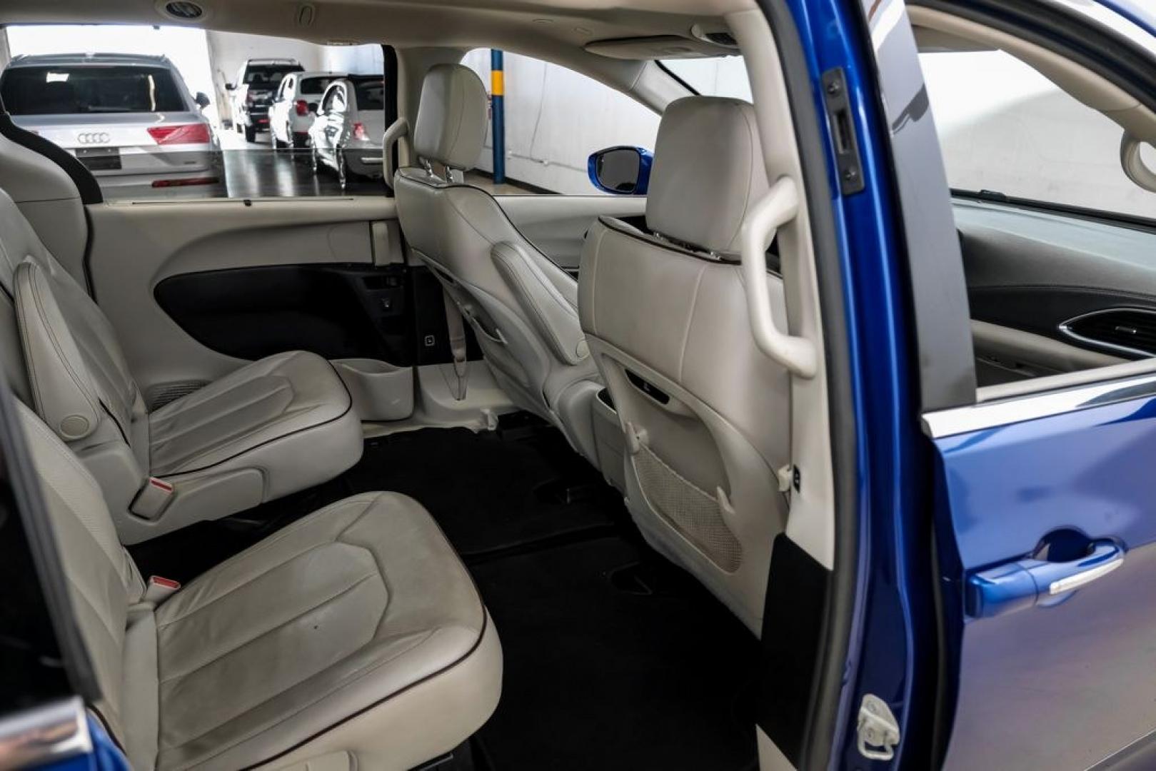 2020 Ocean Blue Metallic /Black Chrysler Pacifica Limited (2C4RC1GG0LR) with an 3.6L V6 24V VVT engine, Automatic transmission, located at 15300 Midway Rd., Addison, TX, 75001, (972) 702-0011, 32.958321, -96.838074 - Photo#34