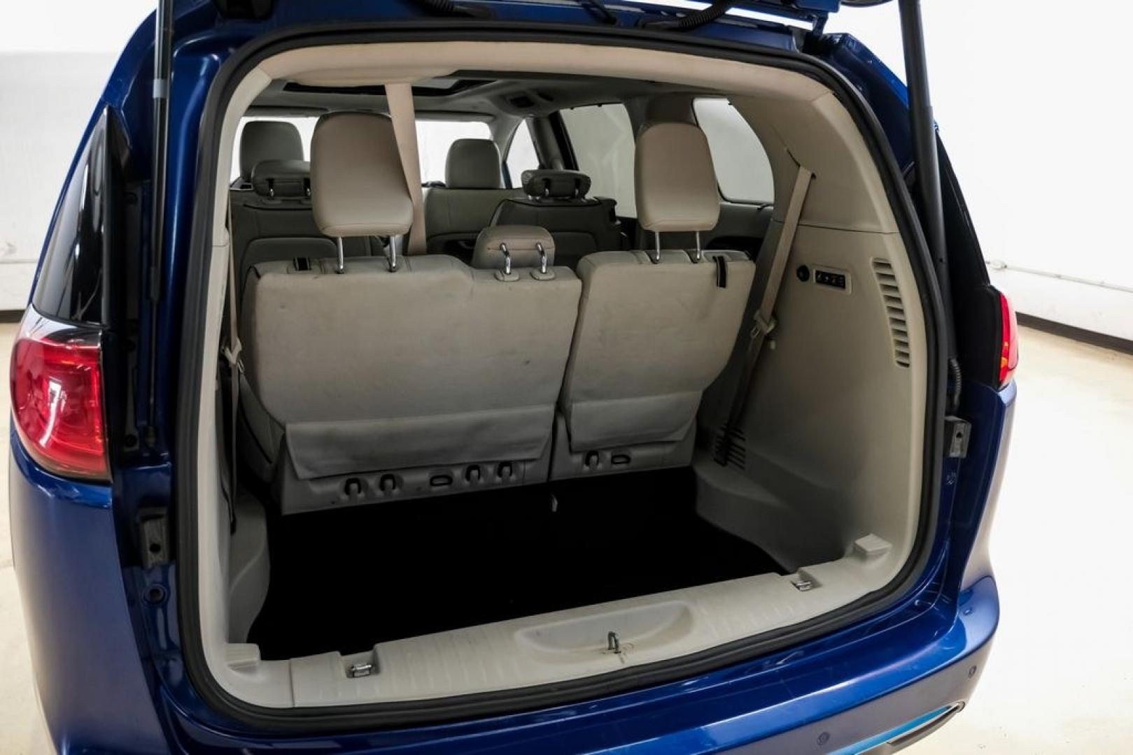 2020 Ocean Blue Metallic /Black Chrysler Pacifica Limited (2C4RC1GG0LR) with an 3.6L V6 24V VVT engine, Automatic transmission, located at 15300 Midway Rd., Addison, TX, 75001, (972) 702-0011, 32.958321, -96.838074 - Photo#49
