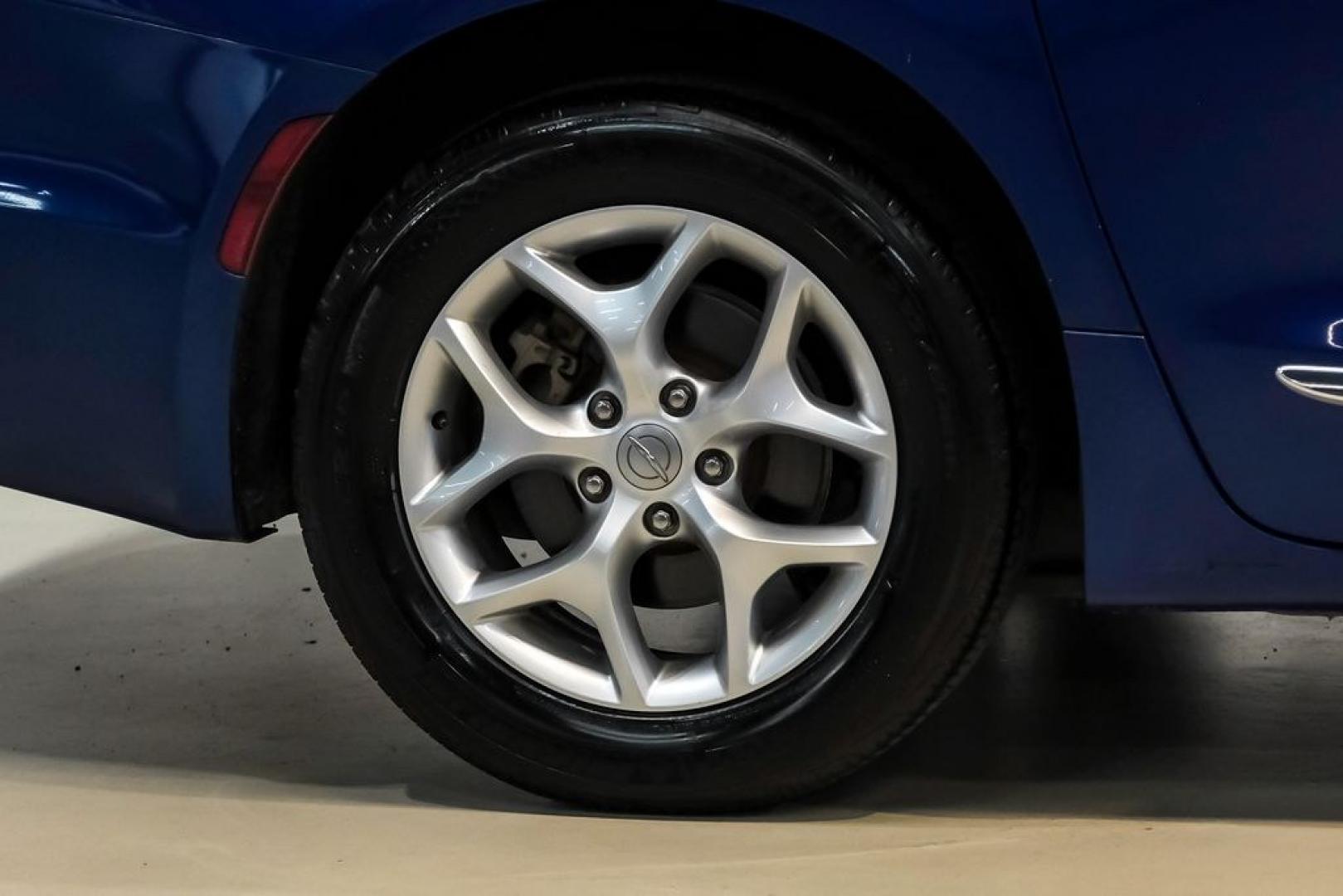 2020 Ocean Blue Metallic /Black Chrysler Pacifica Limited (2C4RC1GG0LR) with an 3.6L V6 24V VVT engine, Automatic transmission, located at 15300 Midway Rd., Addison, TX, 75001, (972) 702-0011, 32.958321, -96.838074 - Photo#50