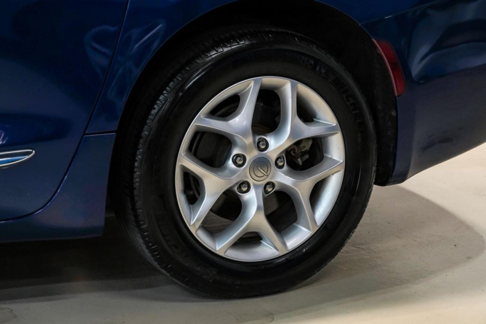 2020 Ocean Blue Metallic /Black Chrysler Pacifica Limited (2C4RC1GG0LR) with an 3.6L V6 24V VVT engine, Automatic transmission, located at 15300 Midway Rd., Addison, TX, 75001, (972) 702-0011, 32.958321, -96.838074 - Photo#53