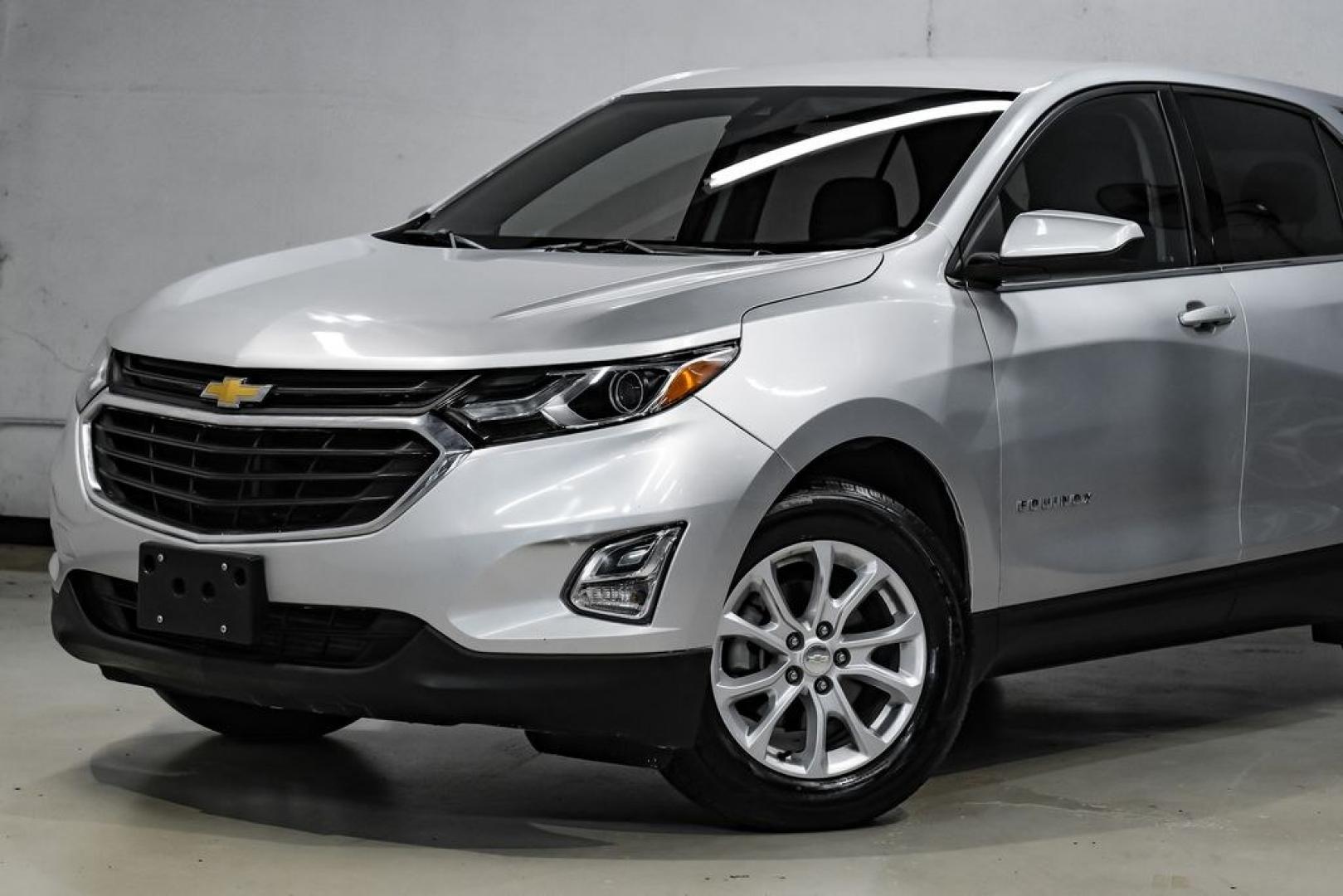 2020 Silver Ice Metallic /Jet Black Chevrolet Equinox LT (3GNAXTEV6LS) with an 1.5L DOHC engine, Automatic transmission, located at 15300 Midway Rd., Addison, TX, 75001, (972) 702-0011, 32.958321, -96.838074 - Photo#4