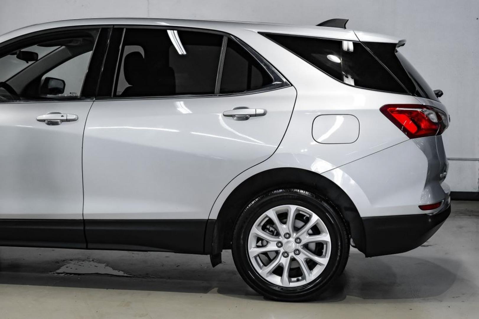 2020 Silver Ice Metallic /Jet Black Chevrolet Equinox LT (3GNAXTEV6LS) with an 1.5L DOHC engine, Automatic transmission, located at 15300 Midway Rd., Addison, TX, 75001, (972) 702-0011, 32.958321, -96.838074 - Photo#16