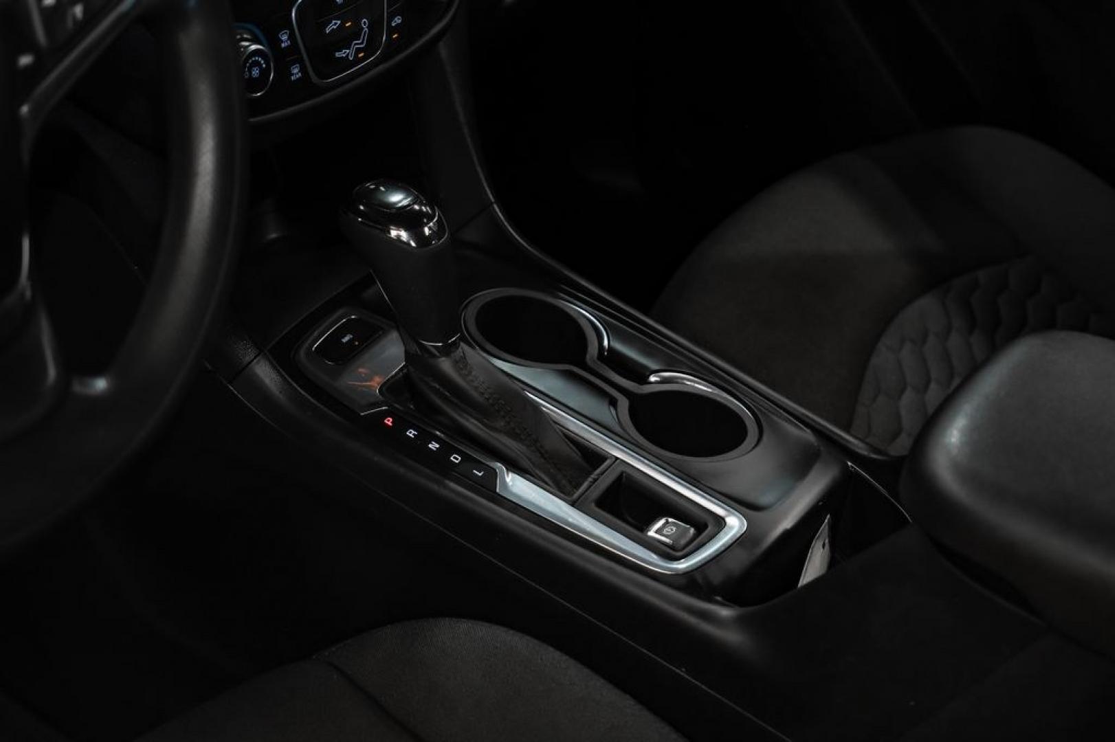 2020 Silver Ice Metallic /Jet Black Chevrolet Equinox LT (3GNAXTEV6LS) with an 1.5L DOHC engine, Automatic transmission, located at 15300 Midway Rd., Addison, TX, 75001, (972) 702-0011, 32.958321, -96.838074 - Photo#27