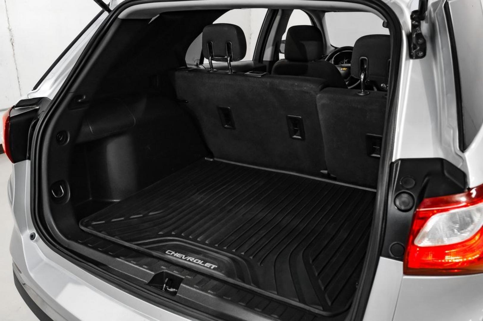 2020 Silver Ice Metallic /Jet Black Chevrolet Equinox LT (3GNAXTEV6LS) with an 1.5L DOHC engine, Automatic transmission, located at 15300 Midway Rd., Addison, TX, 75001, (972) 702-0011, 32.958321, -96.838074 - Photo#54