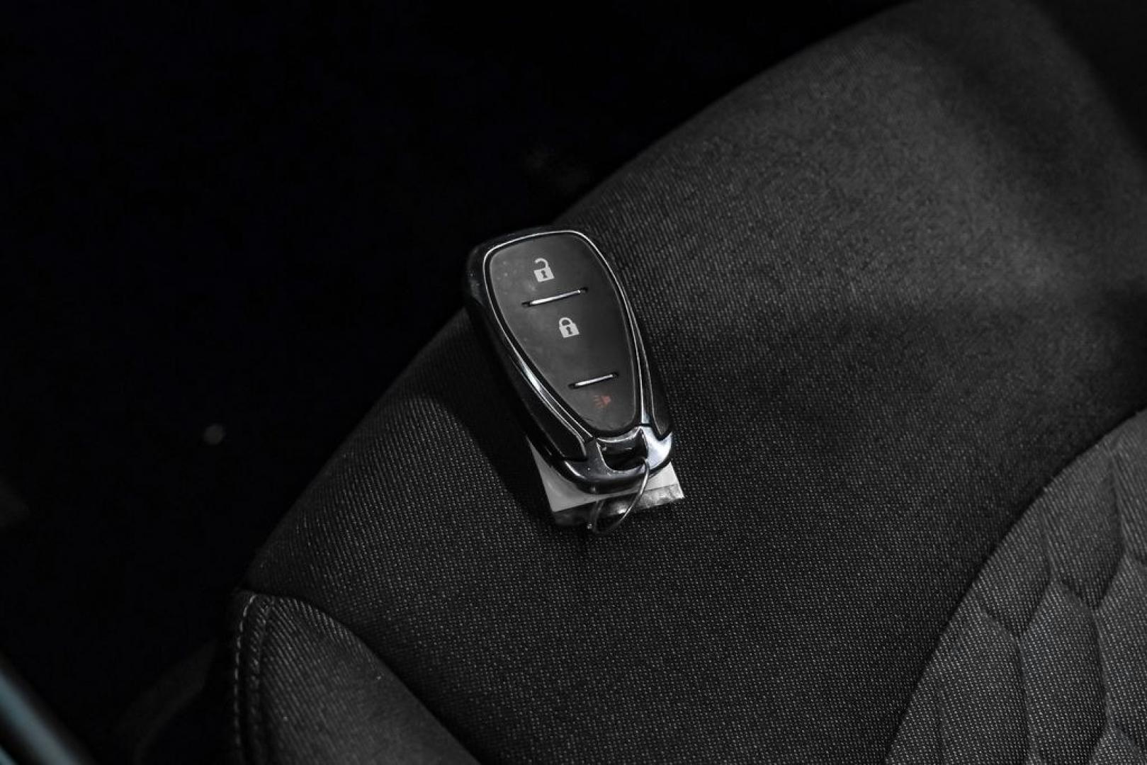 2020 Silver Ice Metallic /Jet Black Chevrolet Equinox LT (3GNAXTEV6LS) with an 1.5L DOHC engine, Automatic transmission, located at 15300 Midway Rd., Addison, TX, 75001, (972) 702-0011, 32.958321, -96.838074 - Photo#60