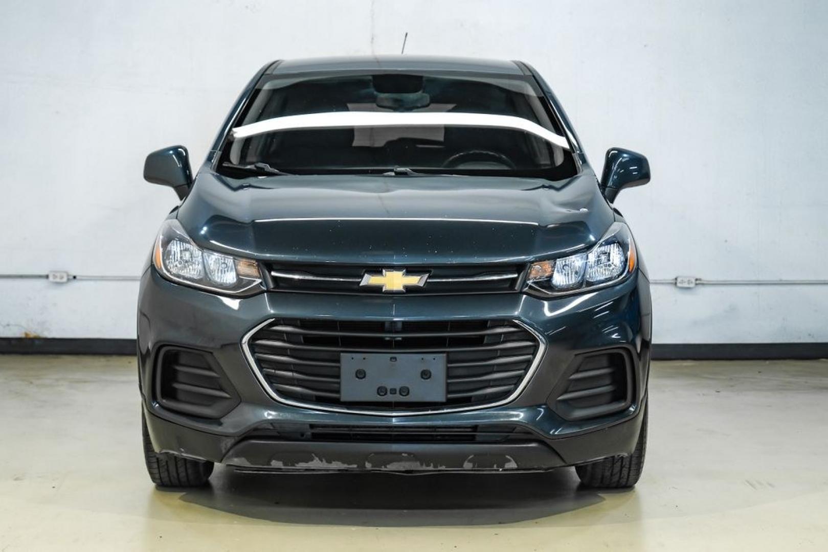 2021 Shadow Gray Metallic /Jet Black Chevrolet Trax LS (KL7CJKSB0MB) with an ECOTEC Turbo 1.4L VVT DOHC 4-Cyl engine, Automatic transmission, located at 15300 Midway Rd., Addison, TX, 75001, (972) 702-0011, 32.958321, -96.838074 - Photo#6