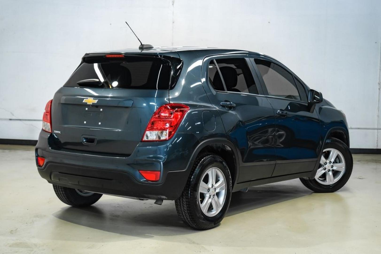 2021 Shadow Gray Metallic /Jet Black Chevrolet Trax LS (KL7CJKSB0MB) with an ECOTEC Turbo 1.4L VVT DOHC 4-Cyl engine, Automatic transmission, located at 15300 Midway Rd., Addison, TX, 75001, (972) 702-0011, 32.958321, -96.838074 - Photo#9