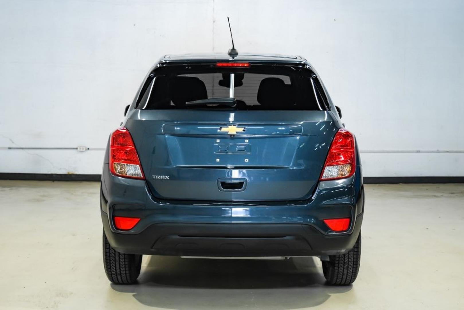 2021 Shadow Gray Metallic /Jet Black Chevrolet Trax LS (KL7CJKSB0MB) with an ECOTEC Turbo 1.4L VVT DOHC 4-Cyl engine, Automatic transmission, located at 15300 Midway Rd., Addison, TX, 75001, (972) 702-0011, 32.958321, -96.838074 - Photo#10