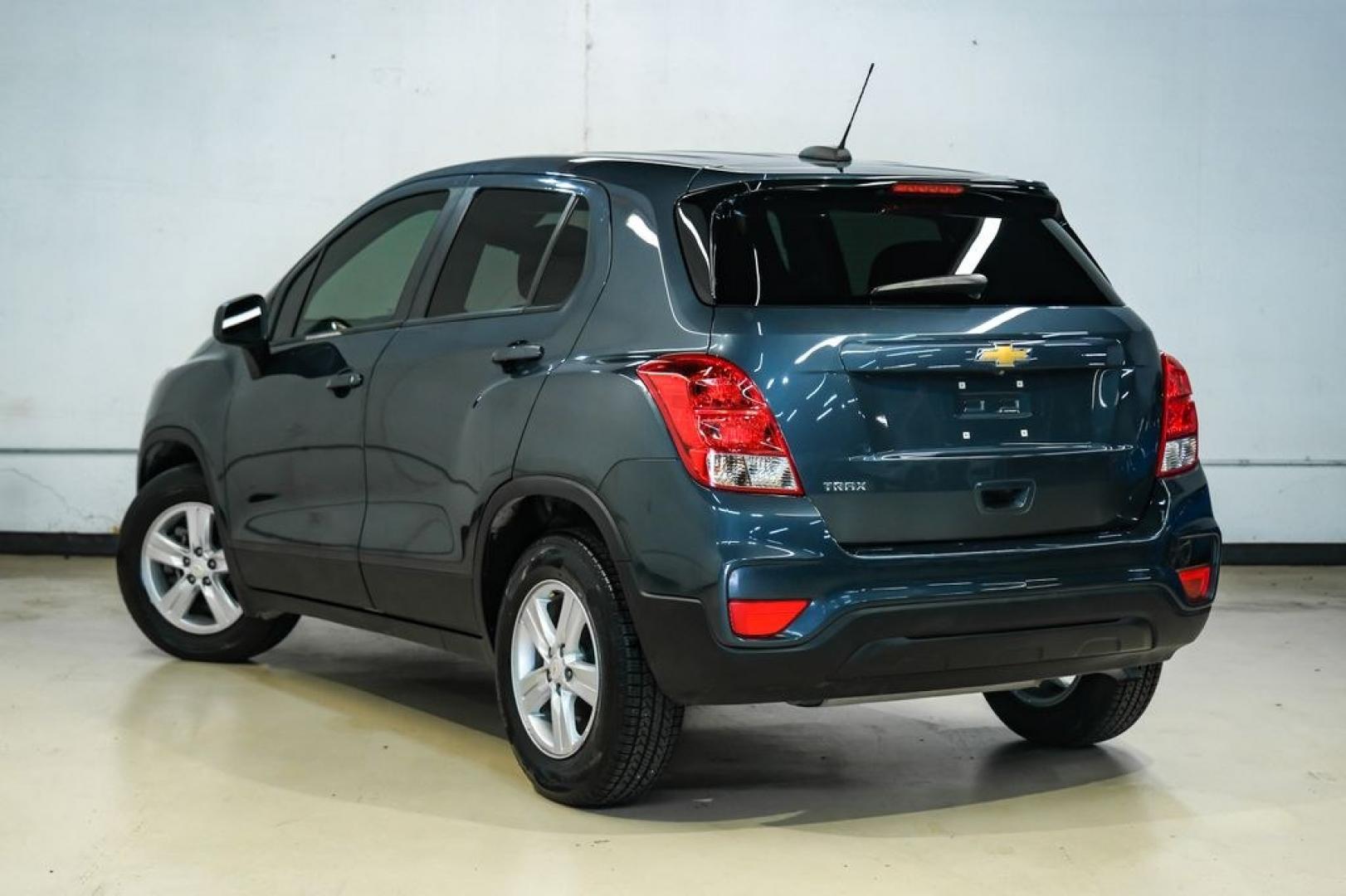 2021 Shadow Gray Metallic /Jet Black Chevrolet Trax LS (KL7CJKSB0MB) with an ECOTEC Turbo 1.4L VVT DOHC 4-Cyl engine, Automatic transmission, located at 15300 Midway Rd., Addison, TX, 75001, (972) 702-0011, 32.958321, -96.838074 - Photo#11
