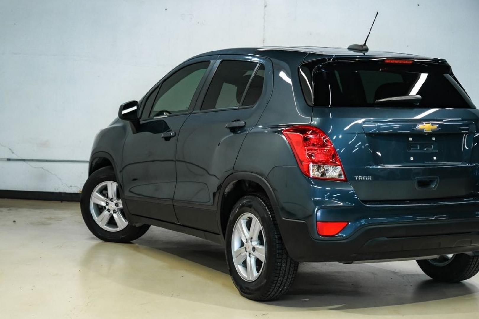 2021 Shadow Gray Metallic /Jet Black Chevrolet Trax LS (KL7CJKSB0MB) with an ECOTEC Turbo 1.4L VVT DOHC 4-Cyl engine, Automatic transmission, located at 15300 Midway Rd., Addison, TX, 75001, (972) 702-0011, 32.958321, -96.838074 - Photo#12