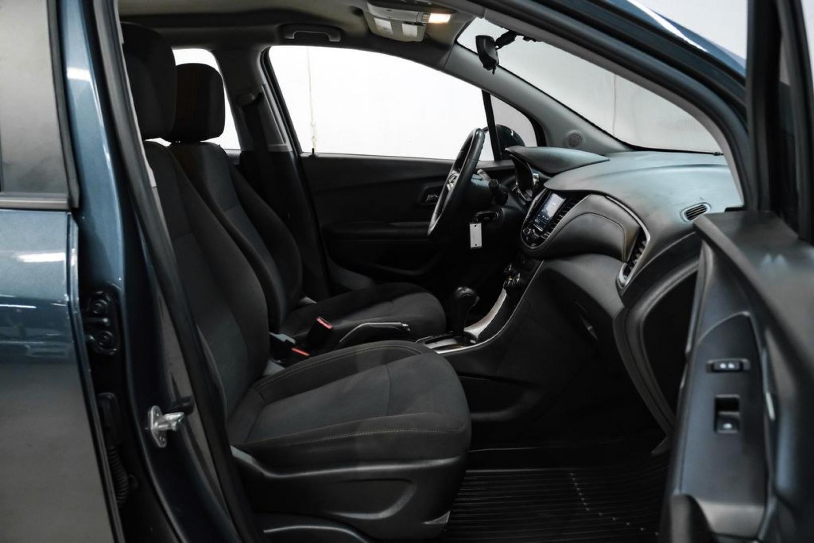 2021 Shadow Gray Metallic /Jet Black Chevrolet Trax LS (KL7CJKSB0MB) with an ECOTEC Turbo 1.4L VVT DOHC 4-Cyl engine, Automatic transmission, located at 15300 Midway Rd., Addison, TX, 75001, (972) 702-0011, 32.958321, -96.838074 - Photo#33