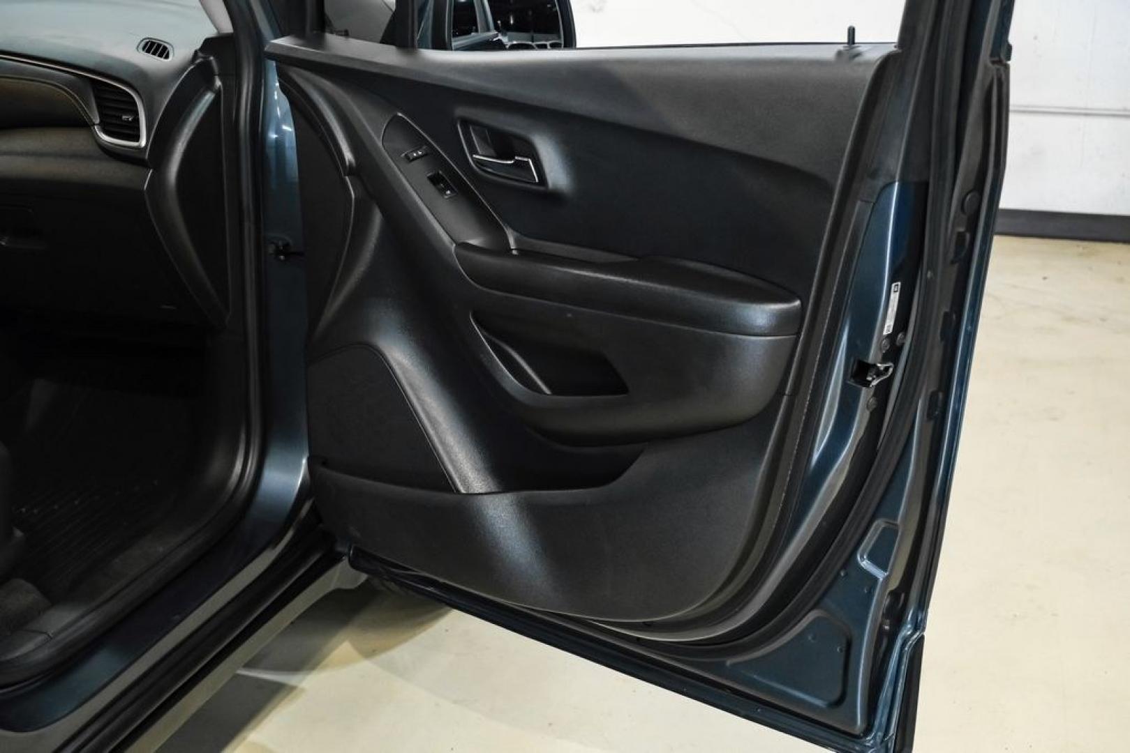 2021 Shadow Gray Metallic /Jet Black Chevrolet Trax LS (KL7CJKSB0MB) with an ECOTEC Turbo 1.4L VVT DOHC 4-Cyl engine, Automatic transmission, located at 15300 Midway Rd., Addison, TX, 75001, (972) 702-0011, 32.958321, -96.838074 - Photo#44