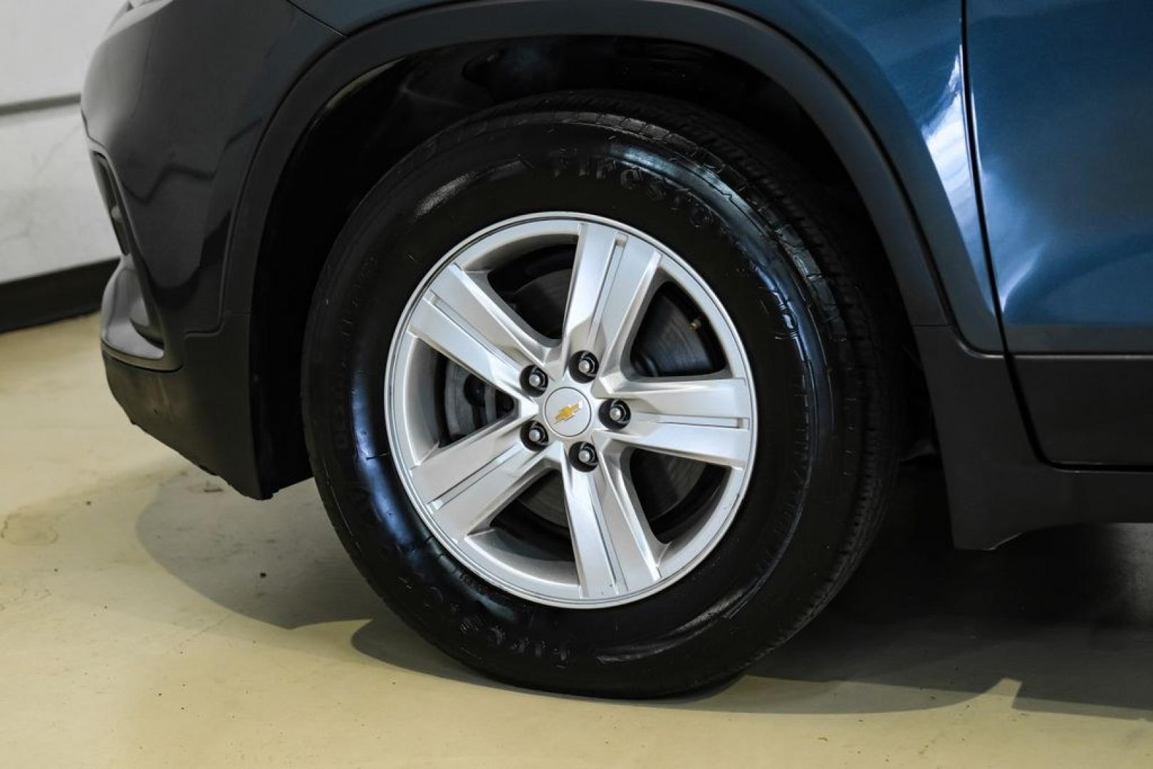 2021 Shadow Gray Metallic /Jet Black Chevrolet Trax LS (KL7CJKSB0MB) with an ECOTEC Turbo 1.4L VVT DOHC 4-Cyl engine, Automatic transmission, located at 15300 Midway Rd., Addison, TX, 75001, (972) 702-0011, 32.958321, -96.838074 - Photo#54