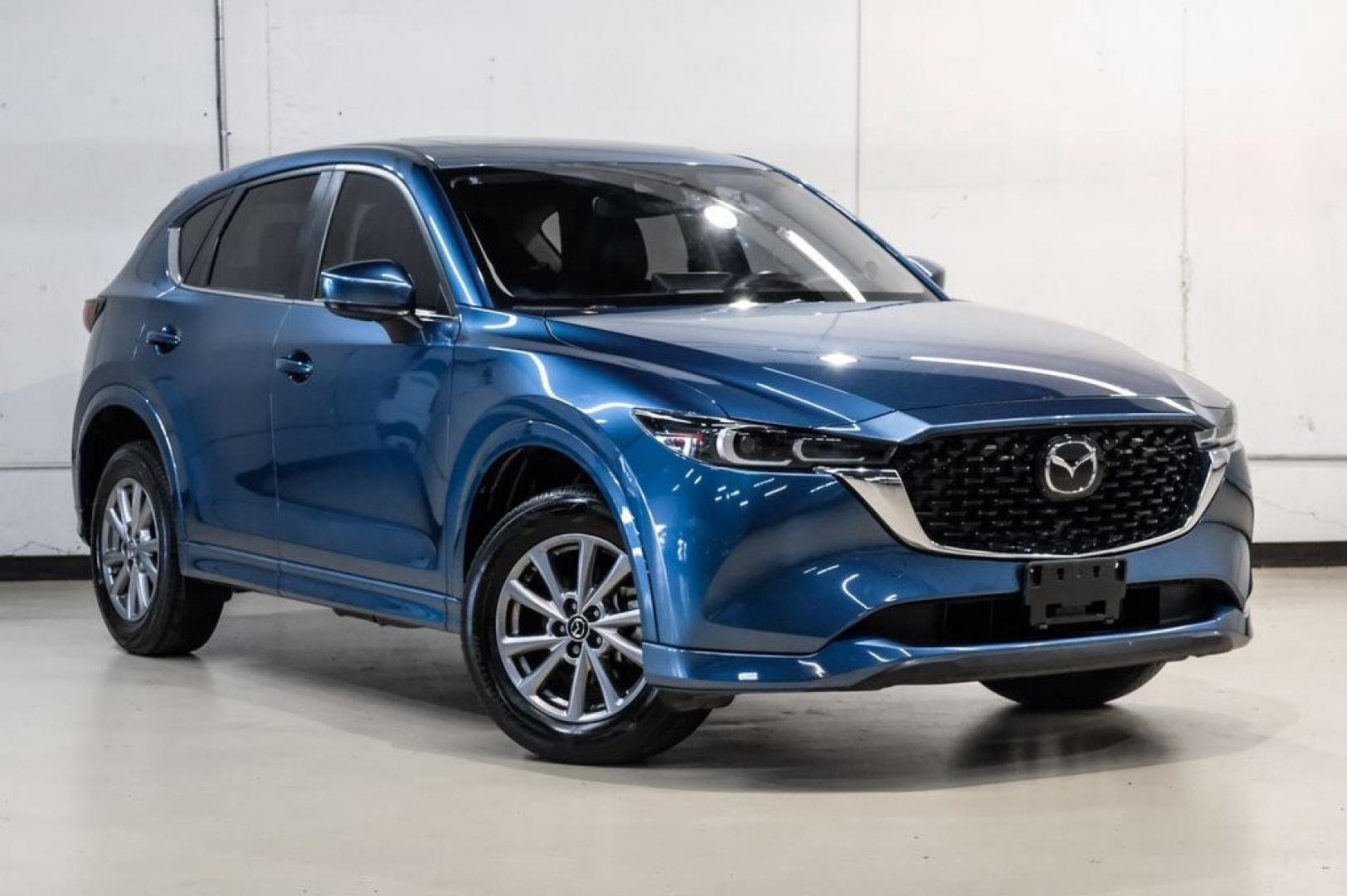 2024 Eternal Blue /Black Mazda CX-5 2.5 S Preferred Package (JM3KFBCL6R0) with an SKYACTIV-G 2.5L 4-Cylinder DOHC 16V engine, Automatic transmission, located at 15300 Midway Rd., Addison, TX, 75001, (972) 702-0011, 32.958321, -96.838074 - Photo#6
