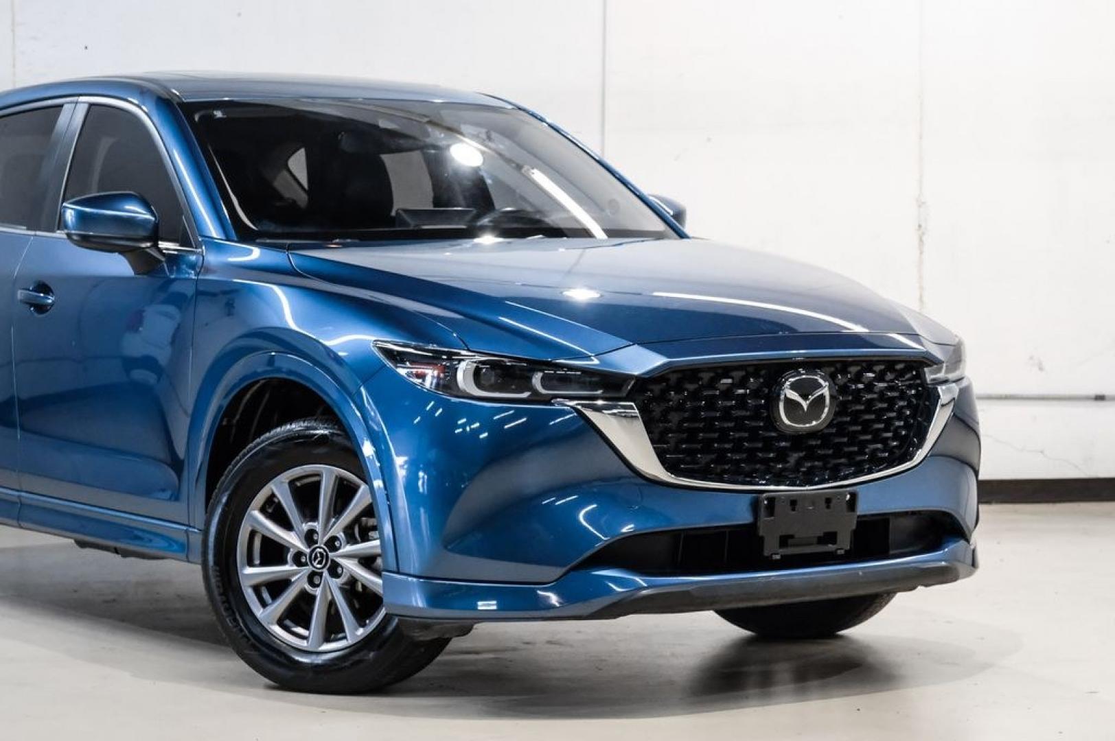 2024 Eternal Blue /Black Mazda CX-5 2.5 S Preferred Package (JM3KFBCL6R0) with an SKYACTIV-G 2.5L 4-Cylinder DOHC 16V engine, Automatic transmission, located at 15300 Midway Rd., Addison, TX, 75001, (972) 702-0011, 32.958321, -96.838074 - Photo#8