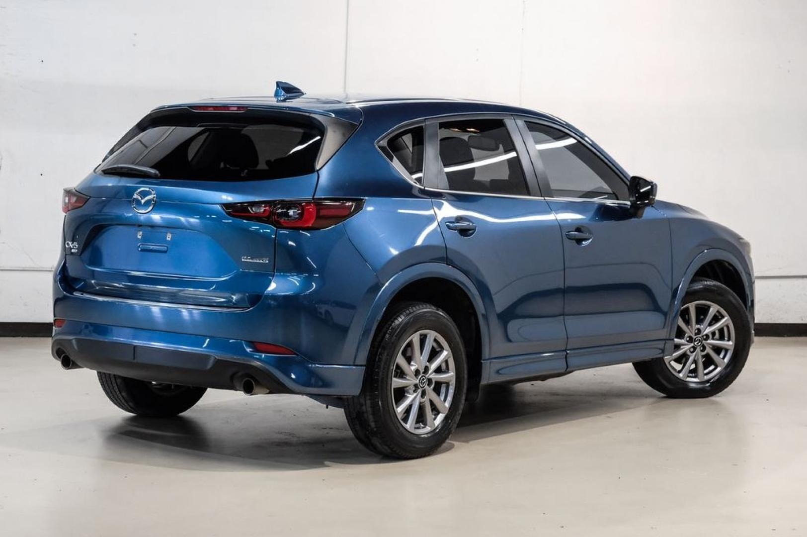 2024 Eternal Blue /Black Mazda CX-5 2.5 S Preferred Package (JM3KFBCL6R0) with an SKYACTIV-G 2.5L 4-Cylinder DOHC 16V engine, Automatic transmission, located at 15300 Midway Rd., Addison, TX, 75001, (972) 702-0011, 32.958321, -96.838074 - Photo#10
