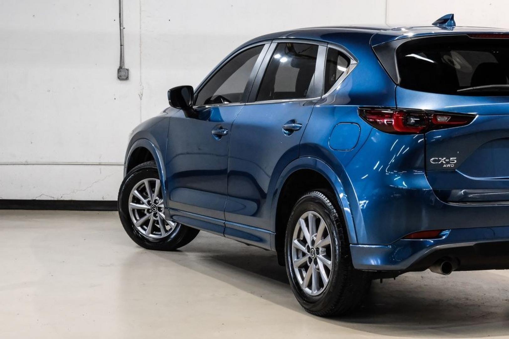 2024 Eternal Blue /Black Mazda CX-5 2.5 S Preferred Package (JM3KFBCL6R0) with an SKYACTIV-G 2.5L 4-Cylinder DOHC 16V engine, Automatic transmission, located at 15300 Midway Rd., Addison, TX, 75001, (972) 702-0011, 32.958321, -96.838074 - Photo#13