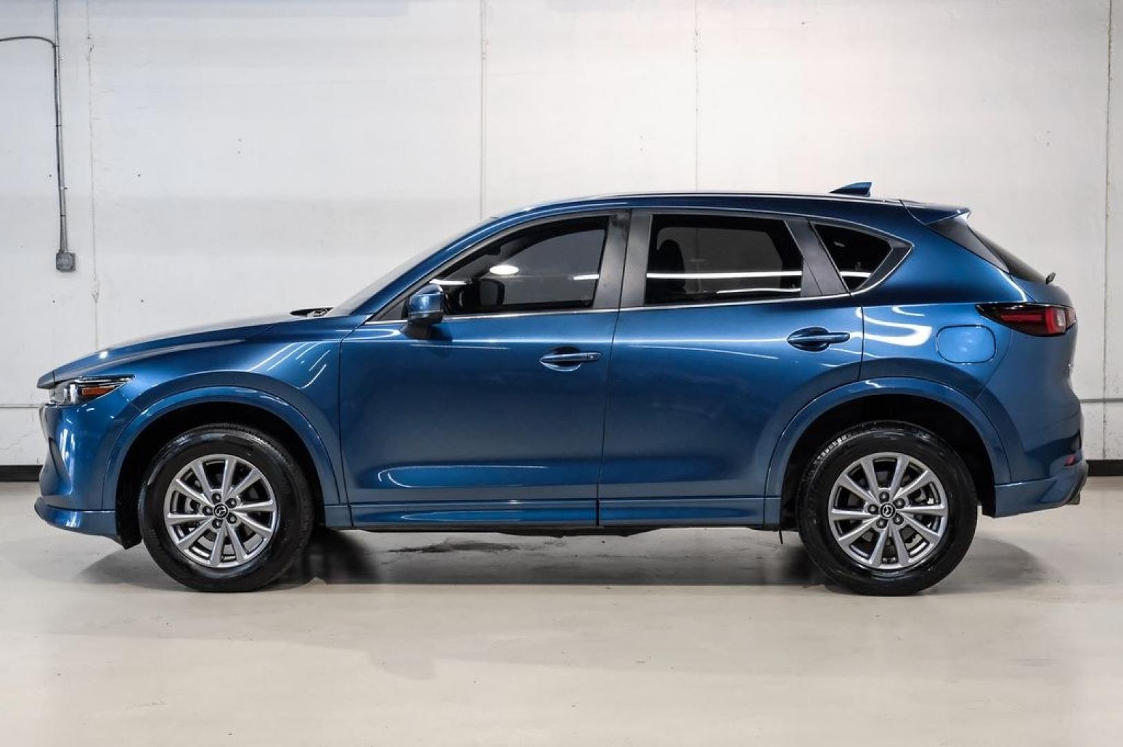 2024 Eternal Blue /Black Mazda CX-5 2.5 S Preferred Package (JM3KFBCL6R0) with an SKYACTIV-G 2.5L 4-Cylinder DOHC 16V engine, Automatic transmission, located at 15300 Midway Rd., Addison, TX, 75001, (972) 702-0011, 32.958321, -96.838074 - Photo#15