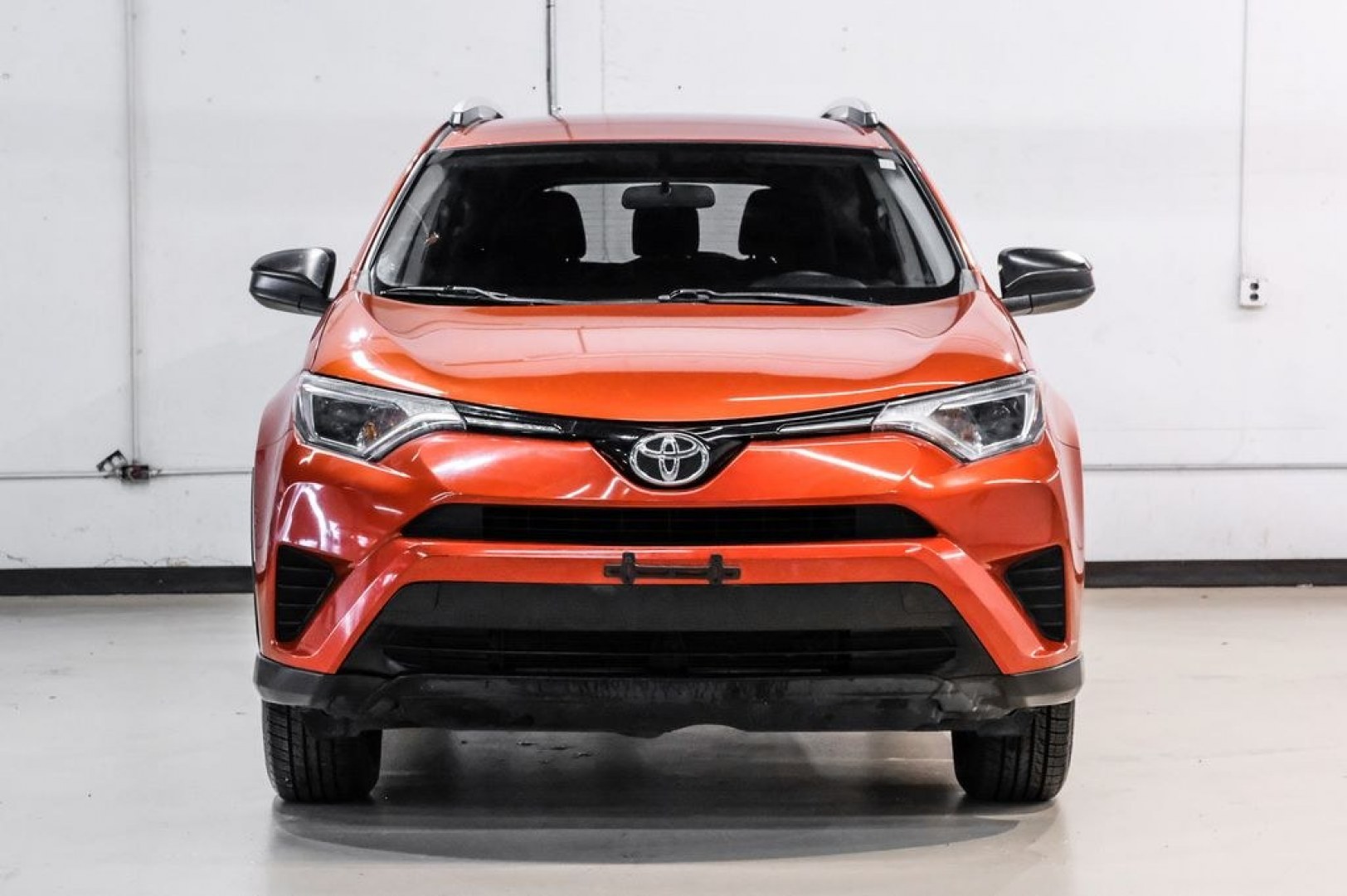 2016 Hot Lava /Black Toyota RAV4 LE (JTMZFREV3GJ) with an 2.5L 4-Cylinder DOHC Dual VVT-i engine, Automatic transmission, located at 15300 Midway Rd., Addison, TX, 75001, (972) 702-0011, 32.958321, -96.838074 - Photo#4