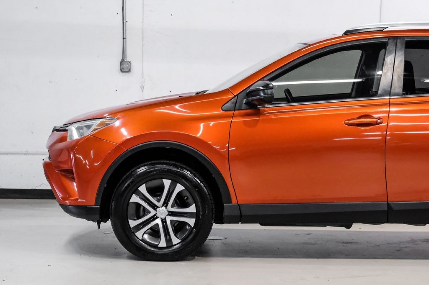 2016 Hot Lava /Black Toyota RAV4 LE (JTMZFREV3GJ) with an 2.5L 4-Cylinder DOHC Dual VVT-i engine, Automatic transmission, located at 15300 Midway Rd., Addison, TX, 75001, (972) 702-0011, 32.958321, -96.838074 - Photo#13