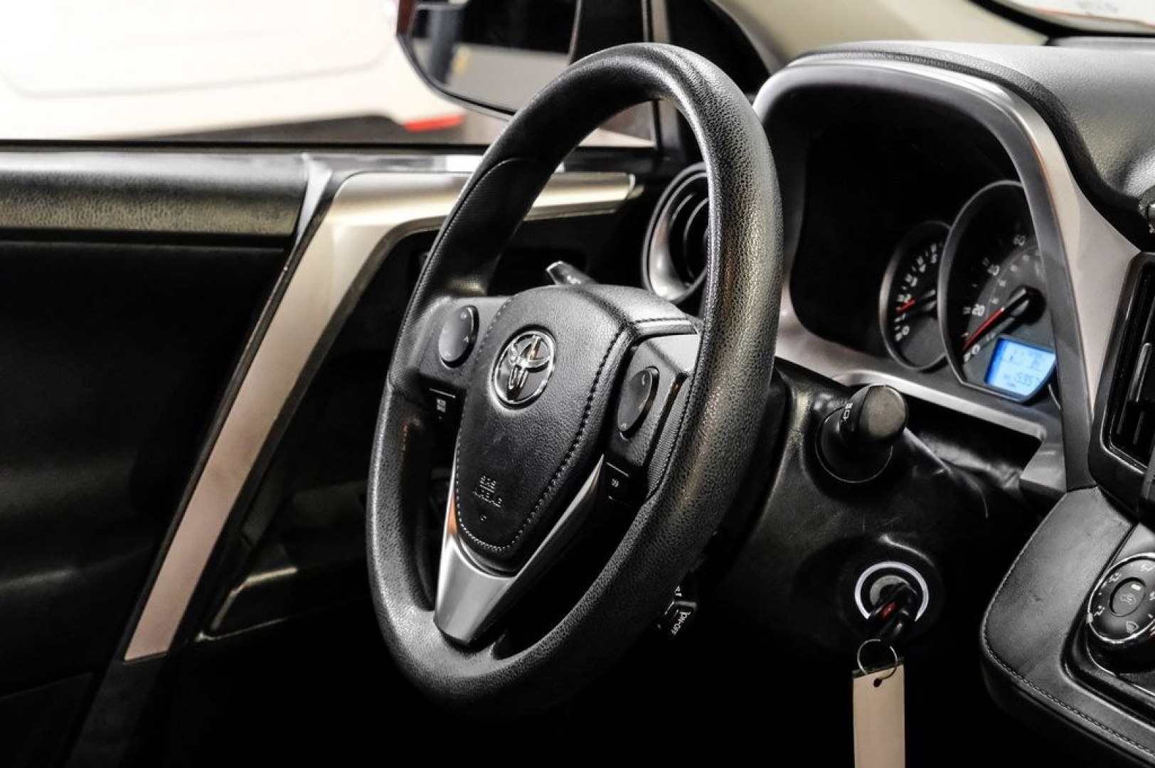 2016 Hot Lava /Black Toyota RAV4 LE (JTMZFREV3GJ) with an 2.5L 4-Cylinder DOHC Dual VVT-i engine, Automatic transmission, located at 15300 Midway Rd., Addison, TX, 75001, (972) 702-0011, 32.958321, -96.838074 - Photo#17