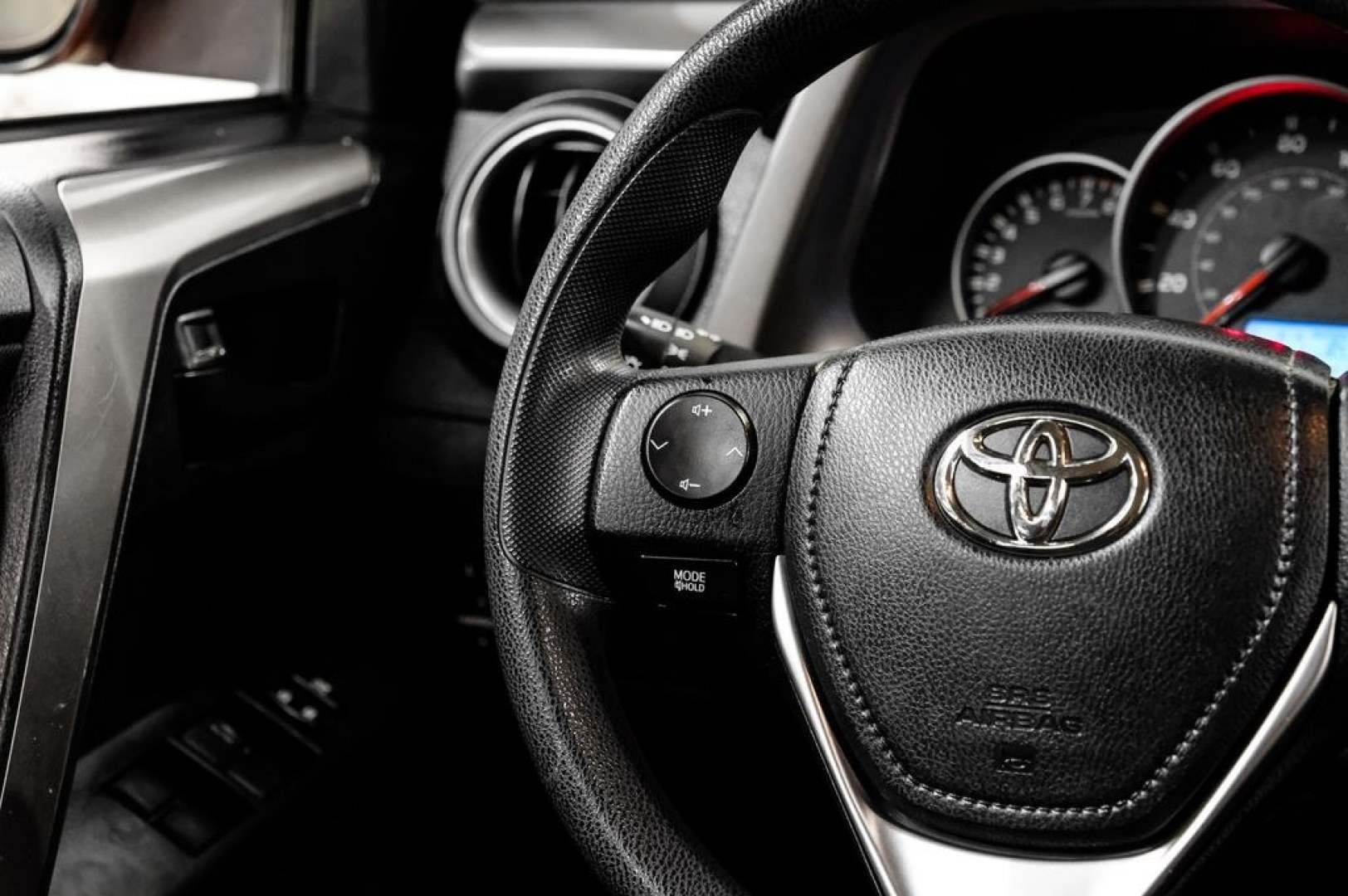 2016 Hot Lava /Black Toyota RAV4 LE (JTMZFREV3GJ) with an 2.5L 4-Cylinder DOHC Dual VVT-i engine, Automatic transmission, located at 15300 Midway Rd., Addison, TX, 75001, (972) 702-0011, 32.958321, -96.838074 - Photo#20