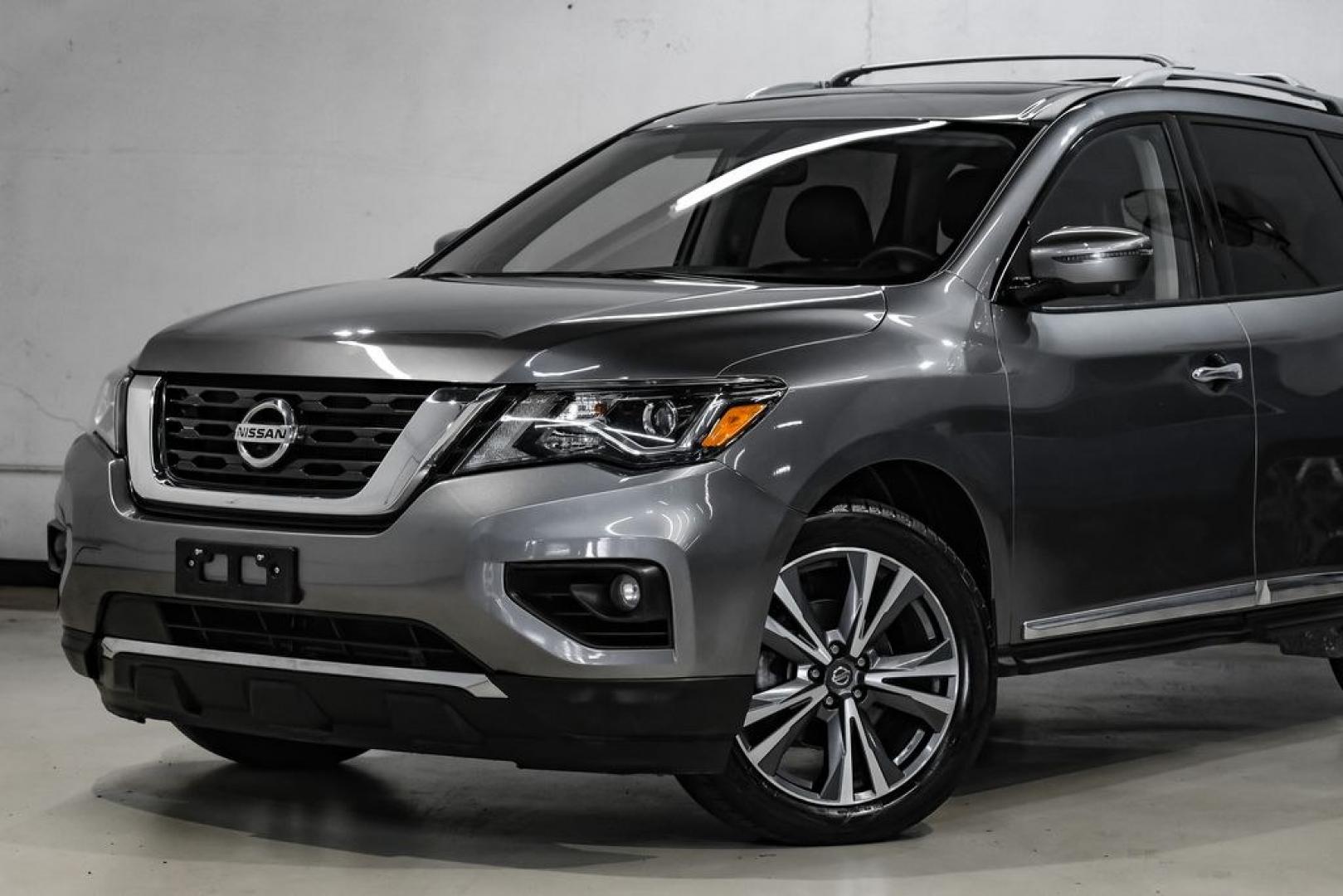 2020 Gun Metallic /Charcoal Nissan Pathfinder Platinum (5N1DR2DN6LC) with an V6 engine, CVT transmission, located at 15300 Midway Rd., Addison, TX, 75001, (972) 702-0011, 32.958321, -96.838074- Photo#4