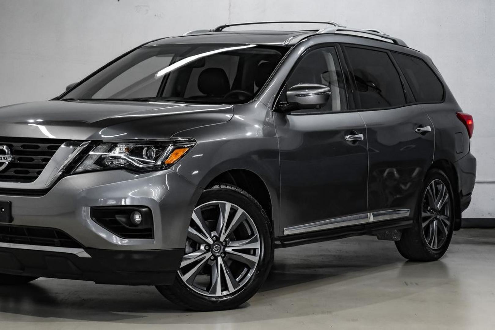 2020 Gun Metallic /Charcoal Nissan Pathfinder Platinum (5N1DR2DN6LC) with an V6 engine, CVT transmission, located at 15300 Midway Rd., Addison, TX, 75001, (972) 702-0011, 32.958321, -96.838074- Photo#5