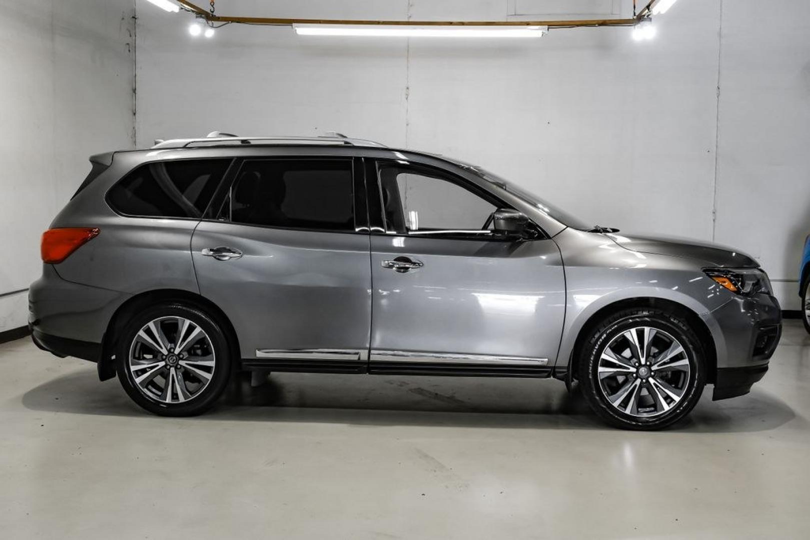 2020 Gun Metallic /Charcoal Nissan Pathfinder Platinum (5N1DR2DN6LC) with an V6 engine, CVT transmission, located at 15300 Midway Rd., Addison, TX, 75001, (972) 702-0011, 32.958321, -96.838074- Photo#8