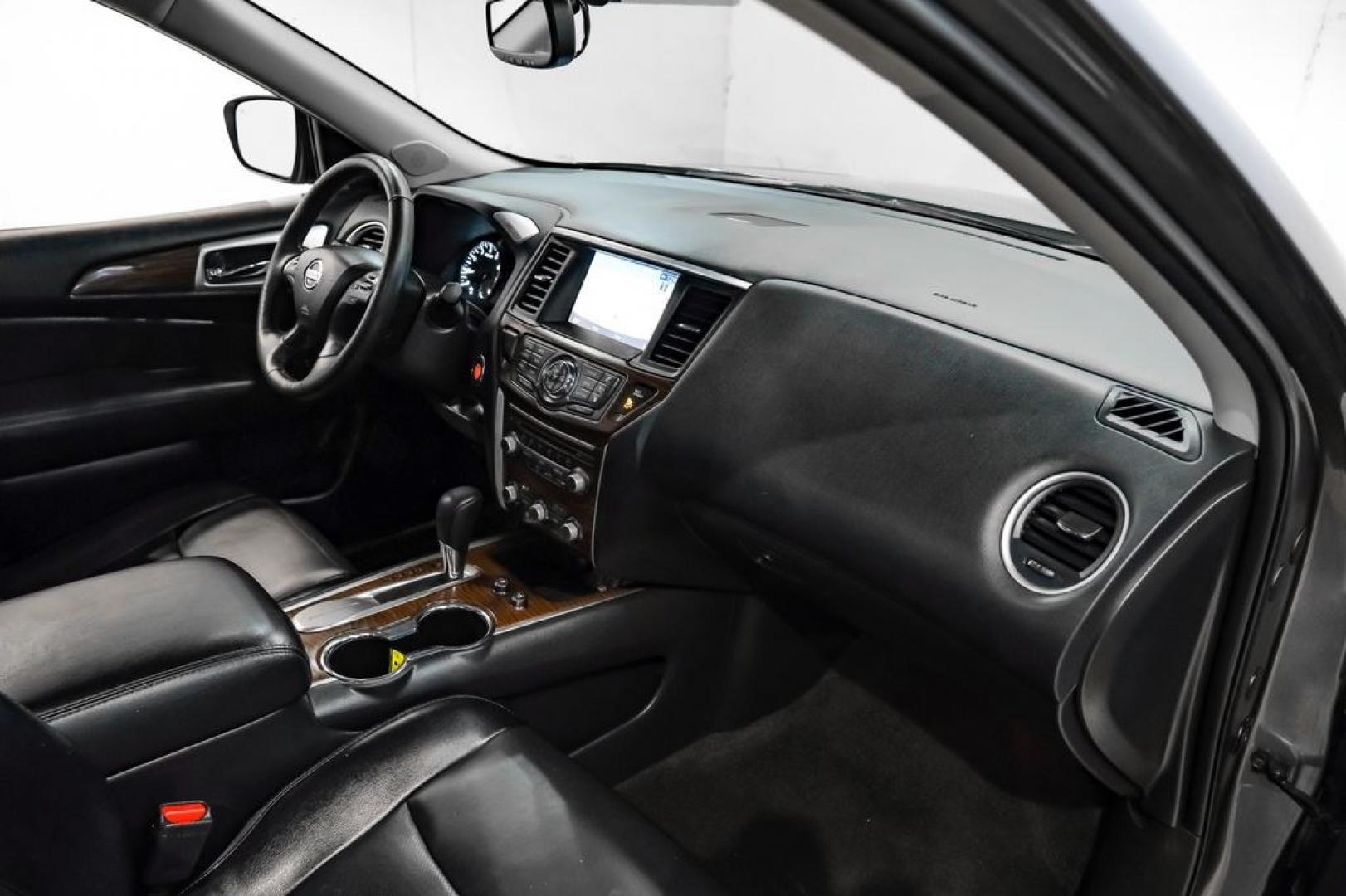 2020 Gun Metallic /Charcoal Nissan Pathfinder Platinum (5N1DR2DN6LC) with an V6 engine, CVT transmission, located at 15300 Midway Rd., Addison, TX, 75001, (972) 702-0011, 32.958321, -96.838074- Photo#17