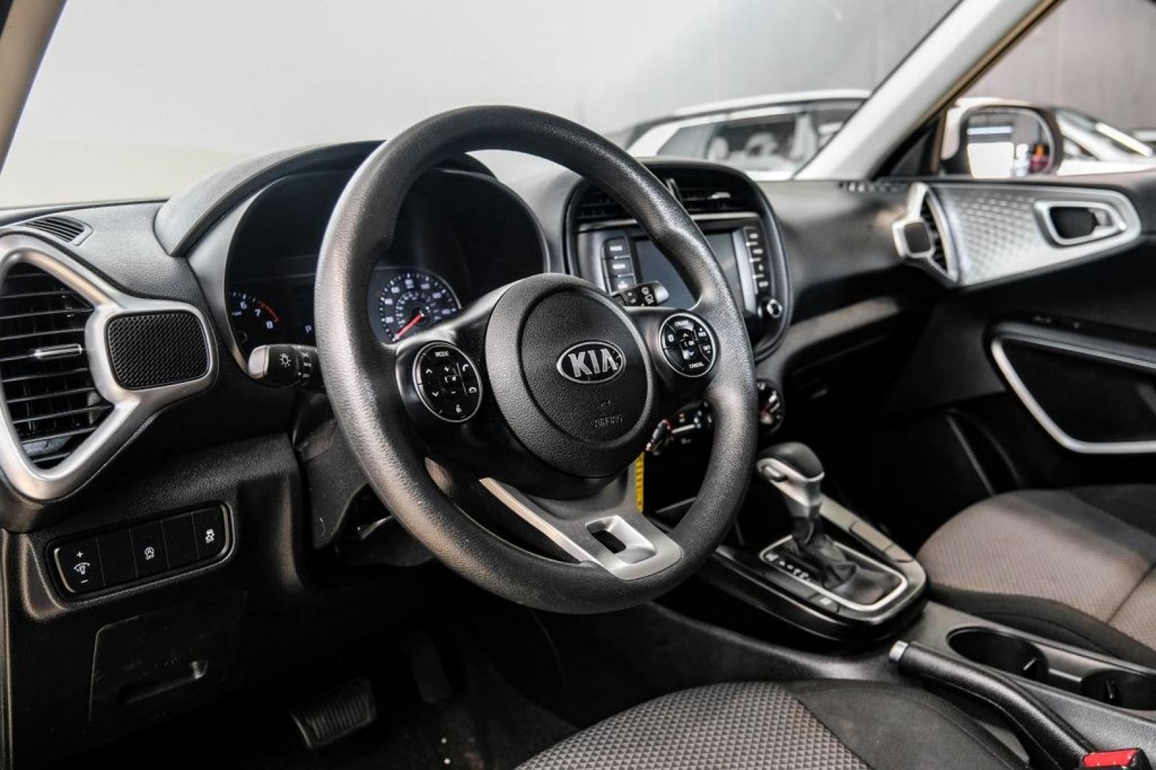 2020 Snow White Pearl /Black Kia Soul LX (KNDJ23AUXL7) with an 2.0L I4 MPI DOHC 16V LEV3-SULEV30 147hp engine, CVT transmission, located at 15300 Midway Rd., Addison, TX, 75001, (972) 702-0011, 32.958321, -96.838074- Photo#2