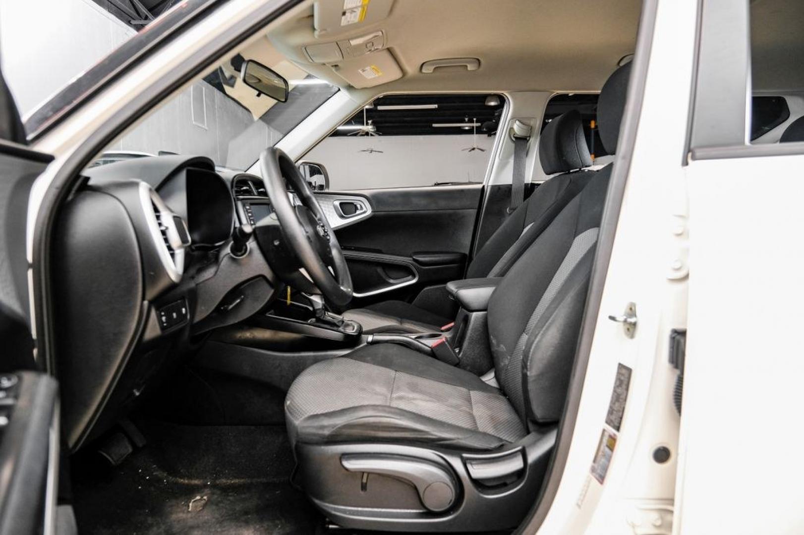 2020 Snow White Pearl /Black Kia Soul LX (KNDJ23AUXL7) with an 2.0L I4 MPI DOHC 16V LEV3-SULEV30 147hp engine, CVT transmission, located at 15300 Midway Rd., Addison, TX, 75001, (972) 702-0011, 32.958321, -96.838074- Photo#3