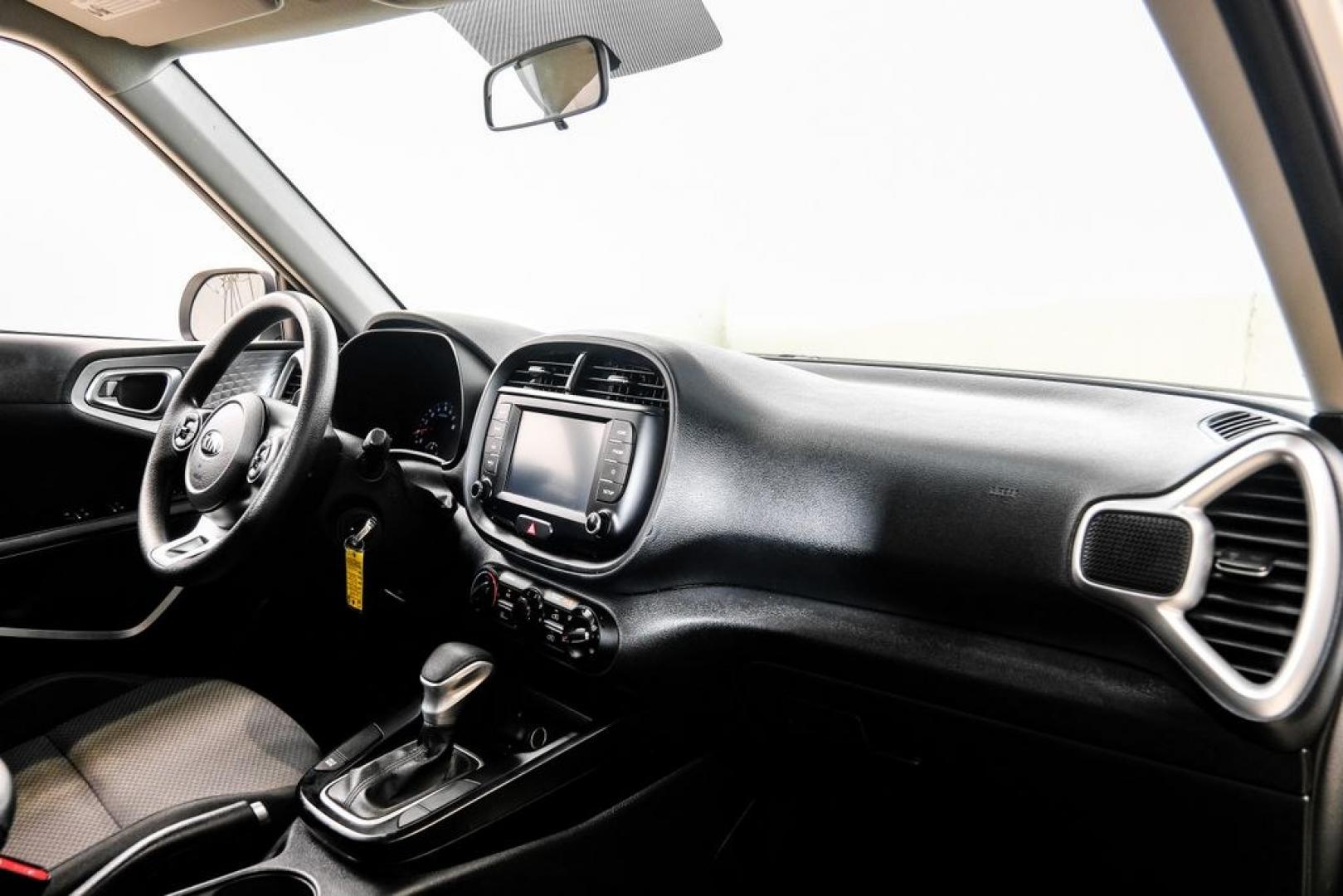 2020 Snow White Pearl /Black Kia Soul LX (KNDJ23AUXL7) with an 2.0L I4 MPI DOHC 16V LEV3-SULEV30 147hp engine, CVT transmission, located at 15300 Midway Rd., Addison, TX, 75001, (972) 702-0011, 32.958321, -96.838074- Photo#13