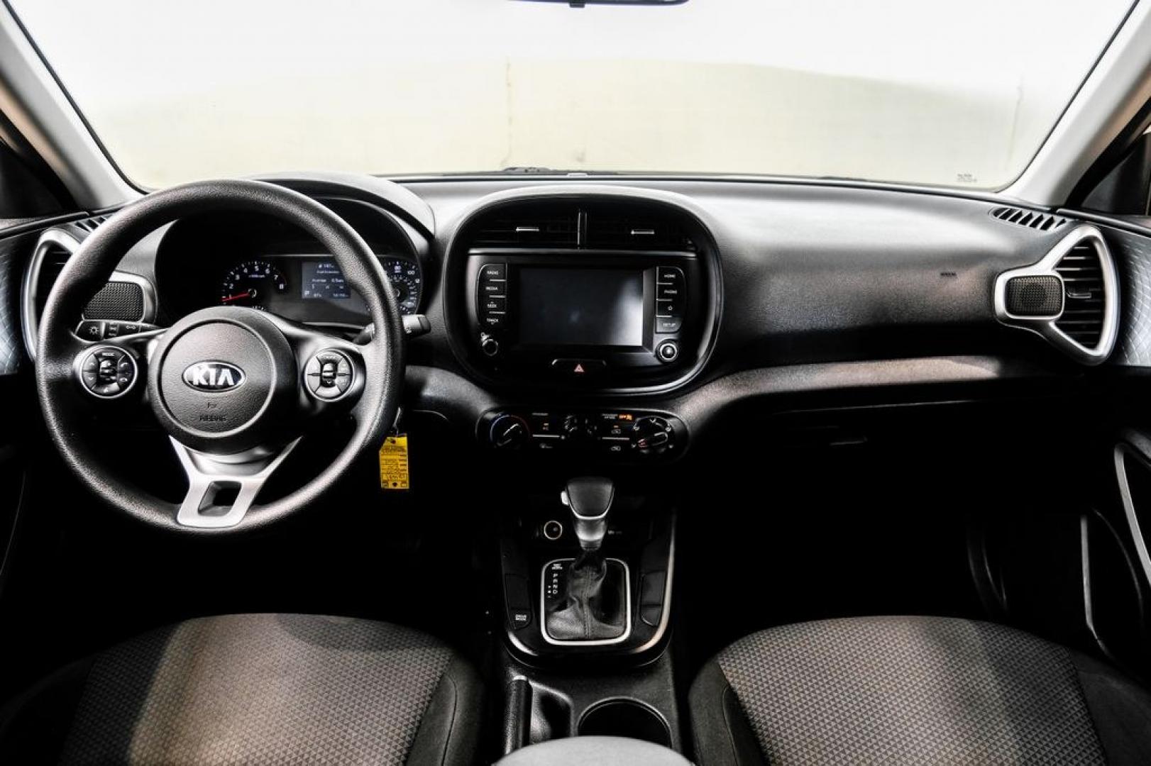 2020 Snow White Pearl /Black Kia Soul LX (KNDJ23AUXL7) with an 2.0L I4 MPI DOHC 16V LEV3-SULEV30 147hp engine, CVT transmission, located at 15300 Midway Rd., Addison, TX, 75001, (972) 702-0011, 32.958321, -96.838074- Photo#15