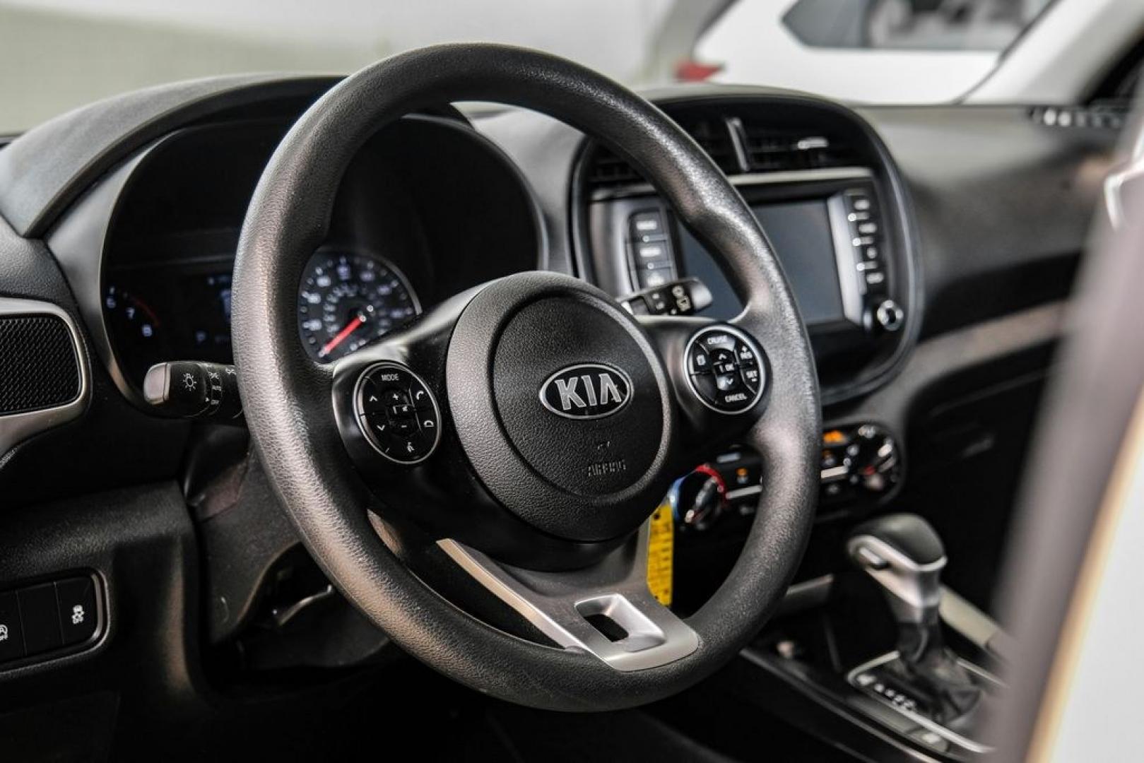 2020 Snow White Pearl /Black Kia Soul LX (KNDJ23AUXL7) with an 2.0L I4 MPI DOHC 16V LEV3-SULEV30 147hp engine, CVT transmission, located at 15300 Midway Rd., Addison, TX, 75001, (972) 702-0011, 32.958321, -96.838074- Photo#16