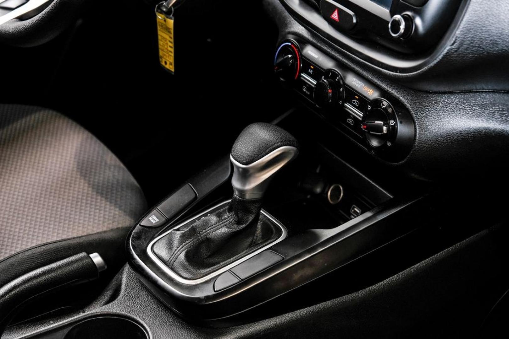 2020 Snow White Pearl /Black Kia Soul LX (KNDJ23AUXL7) with an 2.0L I4 MPI DOHC 16V LEV3-SULEV30 147hp engine, CVT transmission, located at 15300 Midway Rd., Addison, TX, 75001, (972) 702-0011, 32.958321, -96.838074- Photo#22