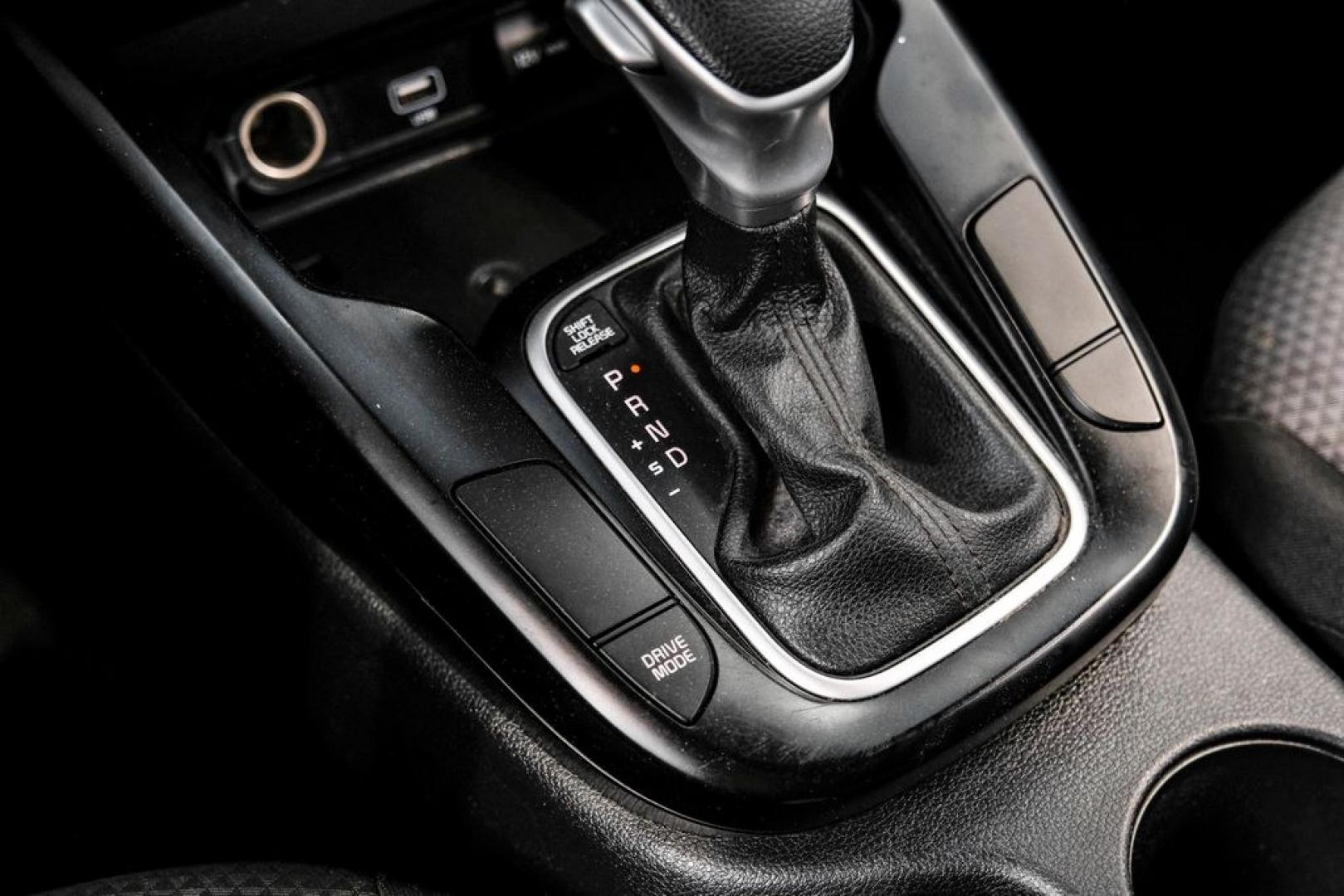 2020 Snow White Pearl /Black Kia Soul LX (KNDJ23AUXL7) with an 2.0L I4 MPI DOHC 16V LEV3-SULEV30 147hp engine, CVT transmission, located at 15300 Midway Rd., Addison, TX, 75001, (972) 702-0011, 32.958321, -96.838074- Photo#24