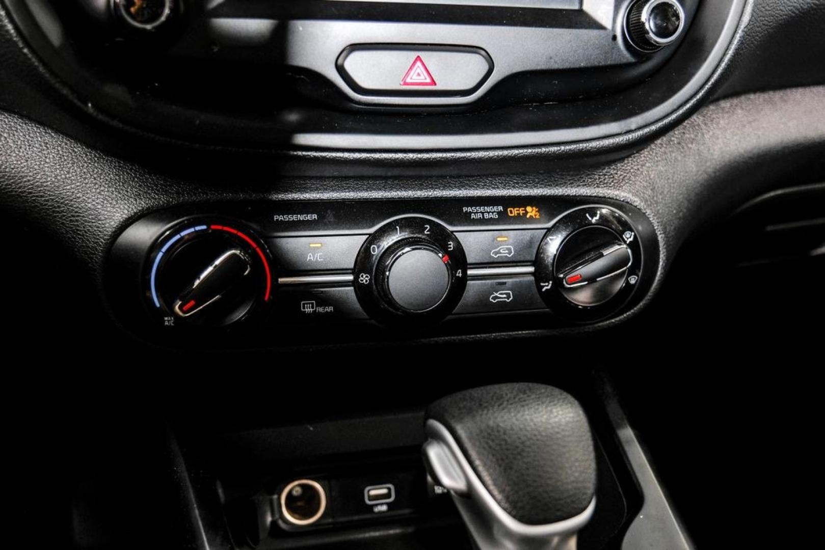 2020 Snow White Pearl /Black Kia Soul LX (KNDJ23AUXL7) with an 2.0L I4 MPI DOHC 16V LEV3-SULEV30 147hp engine, CVT transmission, located at 15300 Midway Rd., Addison, TX, 75001, (972) 702-0011, 32.958321, -96.838074- Photo#25