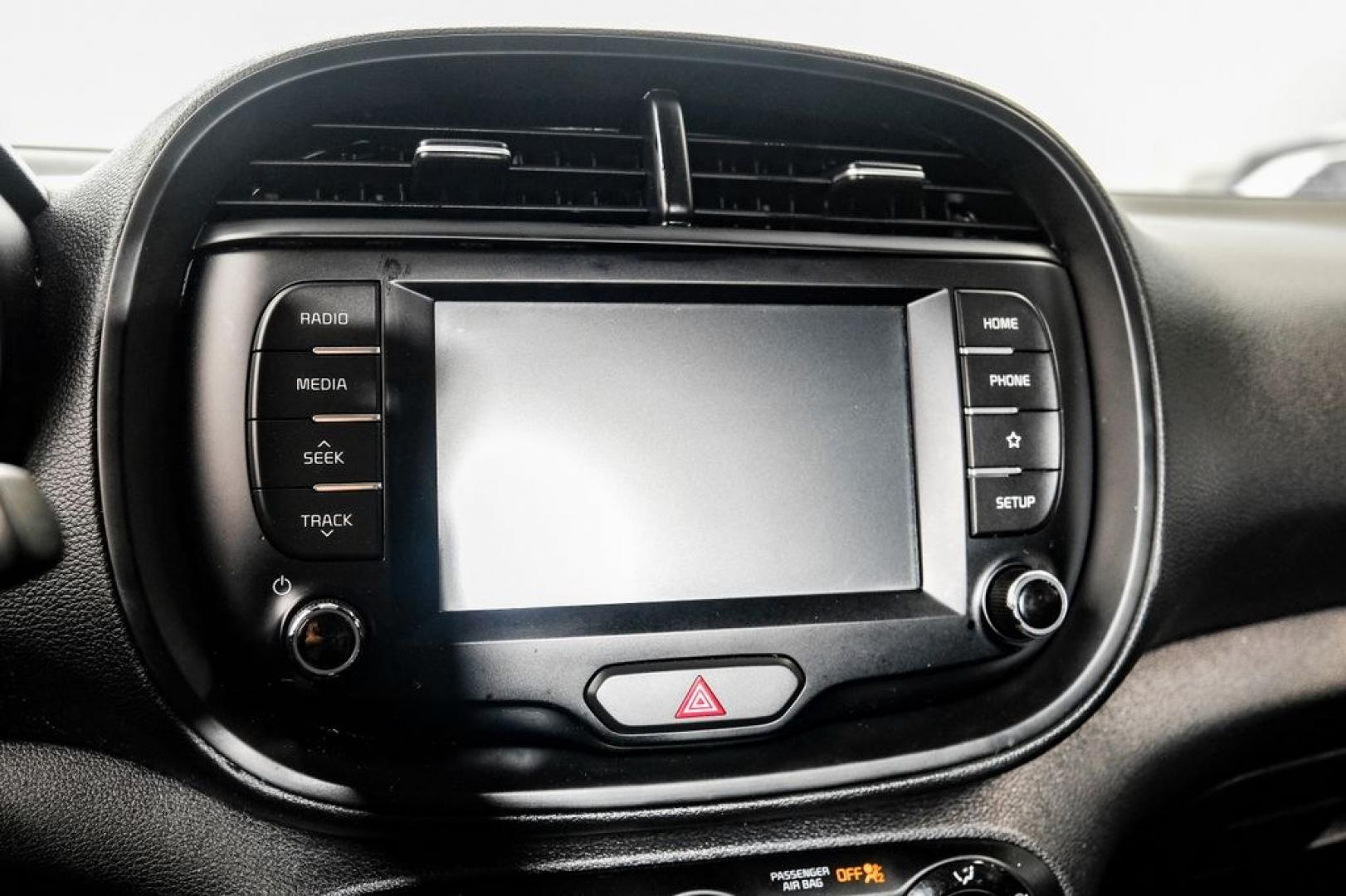 2020 Snow White Pearl /Black Kia Soul LX (KNDJ23AUXL7) with an 2.0L I4 MPI DOHC 16V LEV3-SULEV30 147hp engine, CVT transmission, located at 15300 Midway Rd., Addison, TX, 75001, (972) 702-0011, 32.958321, -96.838074- Photo#26