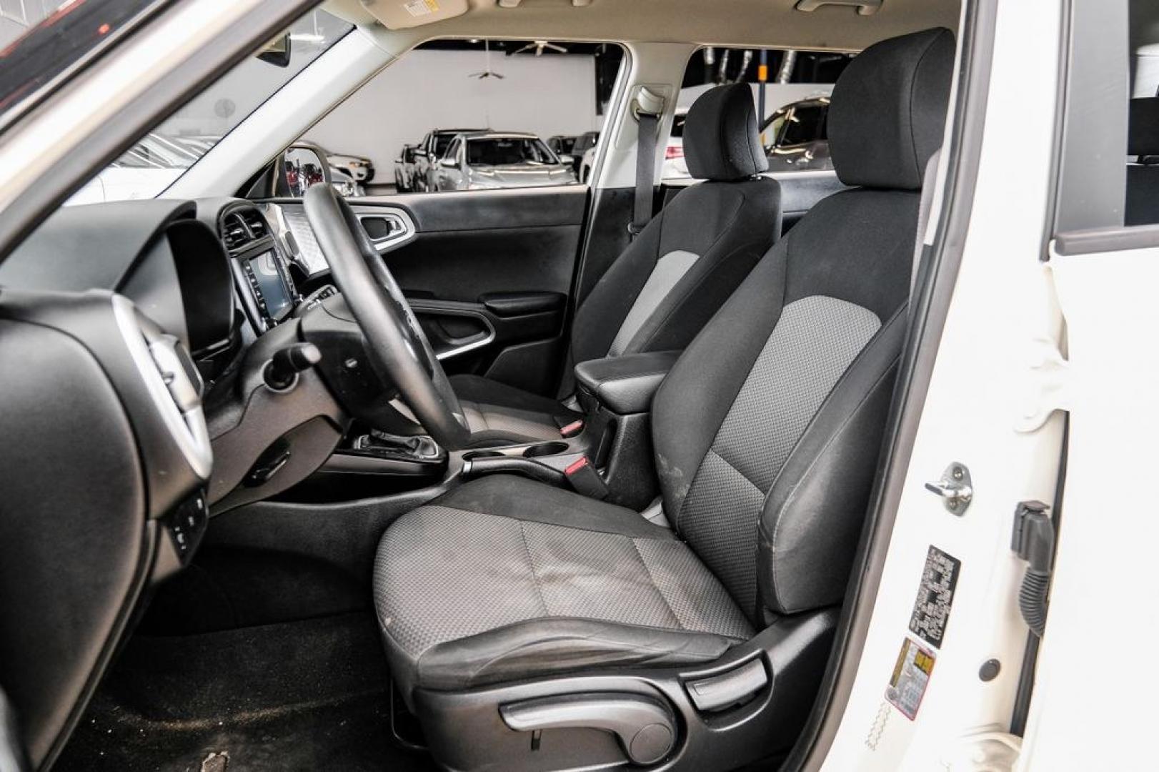 2020 Snow White Pearl /Black Kia Soul LX (KNDJ23AUXL7) with an 2.0L I4 MPI DOHC 16V LEV3-SULEV30 147hp engine, CVT transmission, located at 15300 Midway Rd., Addison, TX, 75001, (972) 702-0011, 32.958321, -96.838074- Photo#33