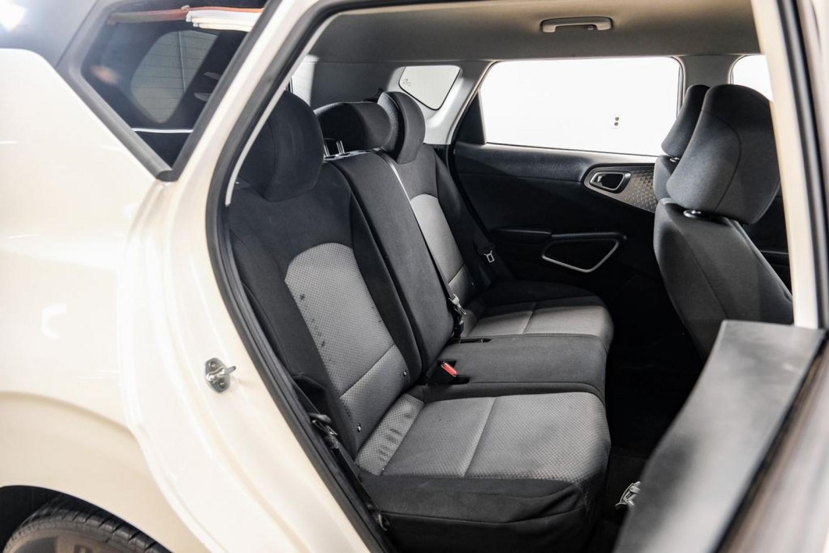 2020 Snow White Pearl /Black Kia Soul LX (KNDJ23AUXL7) with an 2.0L I4 MPI DOHC 16V LEV3-SULEV30 147hp engine, CVT transmission, located at 15300 Midway Rd., Addison, TX, 75001, (972) 702-0011, 32.958321, -96.838074- Photo#35