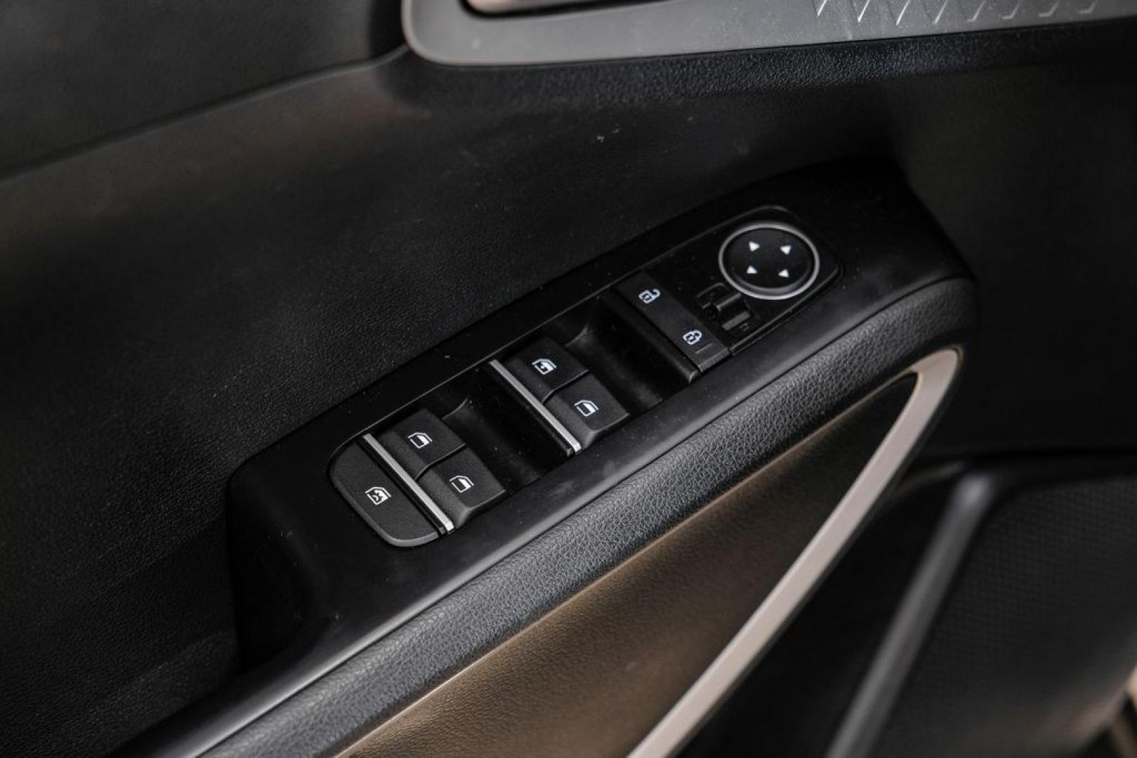 2020 Snow White Pearl /Black Kia Soul LX (KNDJ23AUXL7) with an 2.0L I4 MPI DOHC 16V LEV3-SULEV30 147hp engine, CVT transmission, located at 15300 Midway Rd., Addison, TX, 75001, (972) 702-0011, 32.958321, -96.838074- Photo#41