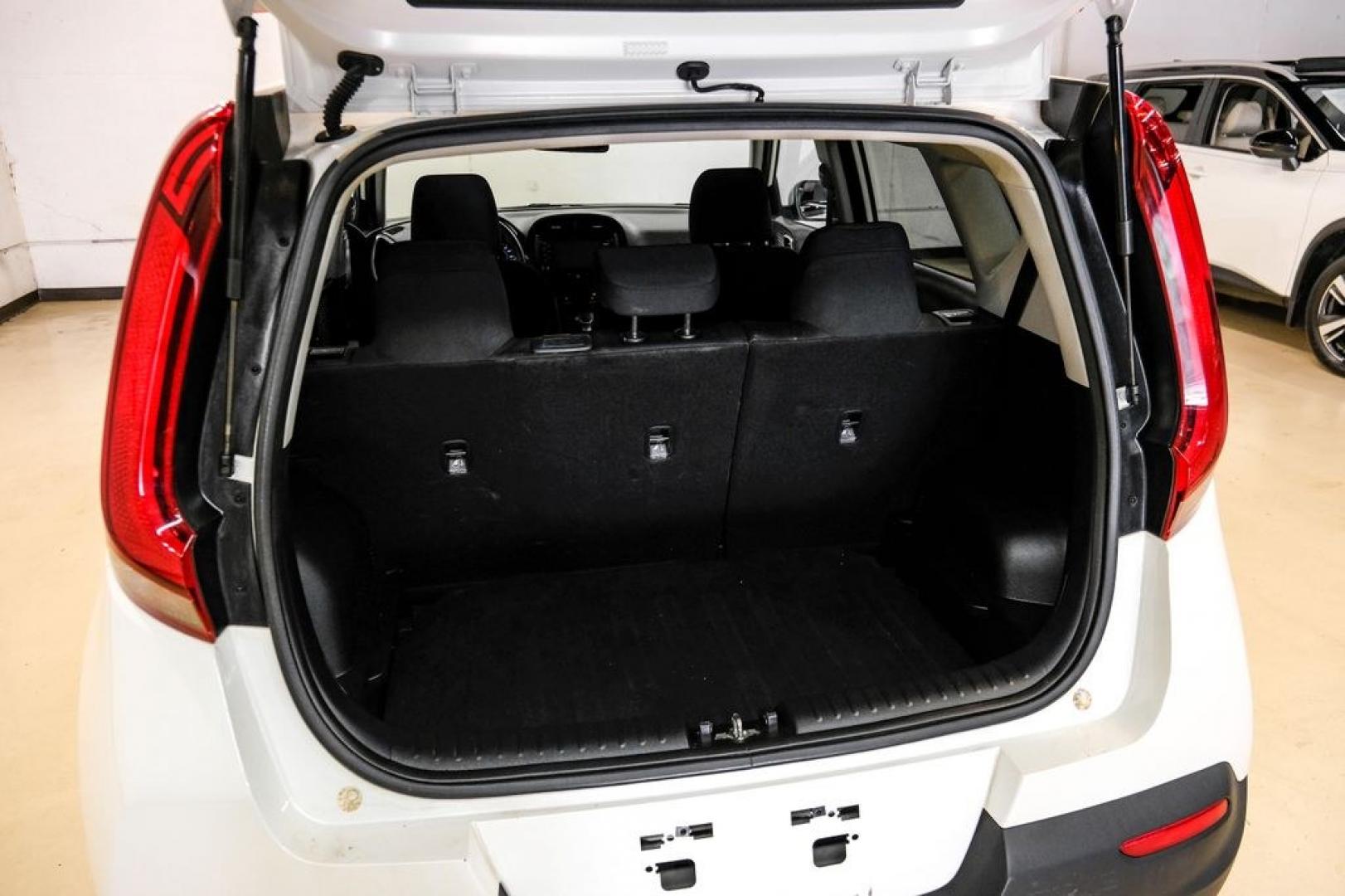 2020 Snow White Pearl /Black Kia Soul LX (KNDJ23AUXL7) with an 2.0L I4 MPI DOHC 16V LEV3-SULEV30 147hp engine, CVT transmission, located at 15300 Midway Rd., Addison, TX, 75001, (972) 702-0011, 32.958321, -96.838074- Photo#52